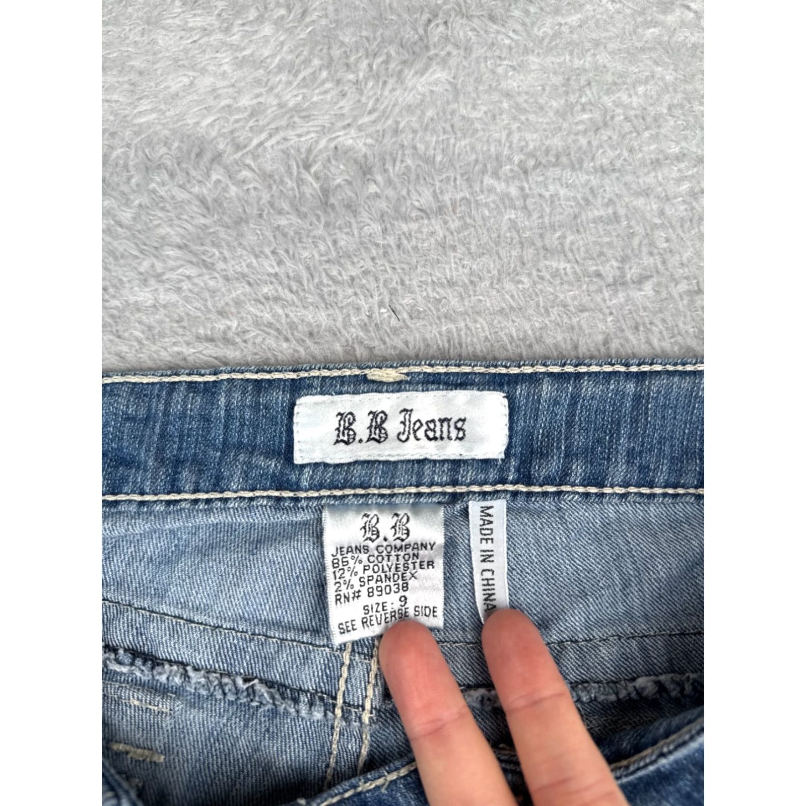 Vintage B.B Jeans Juniors 9 Blue Denim Capri Pants Low Rise Embroidered Zipper 30x16 Womens Size 30" / US 8 / IT 44 - 6 Thumbnail