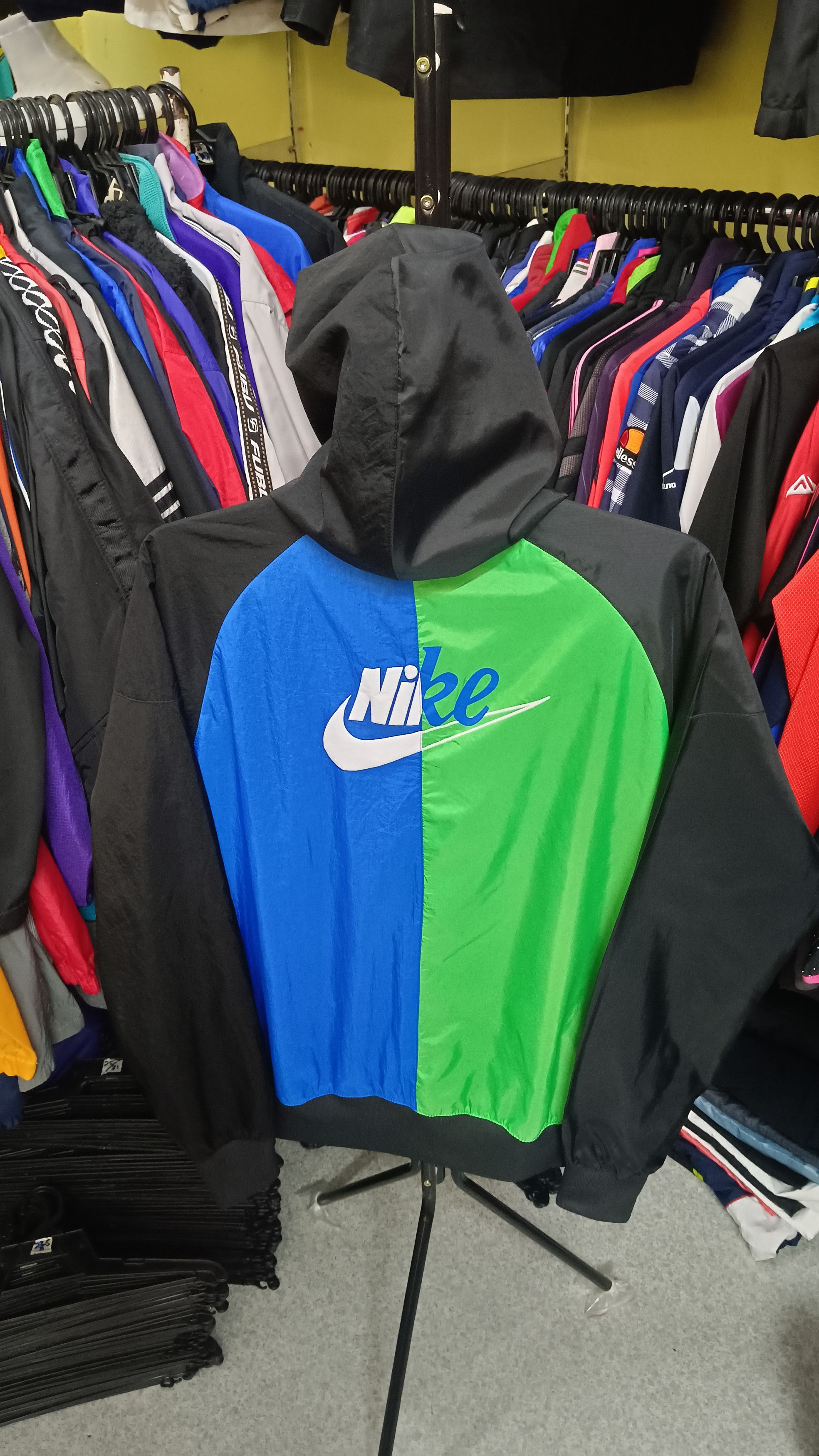 Nike Nike Essentials Woven Colourblock Windrunner Size US M / EU 48-50 / 2 - 2 Thumbnail