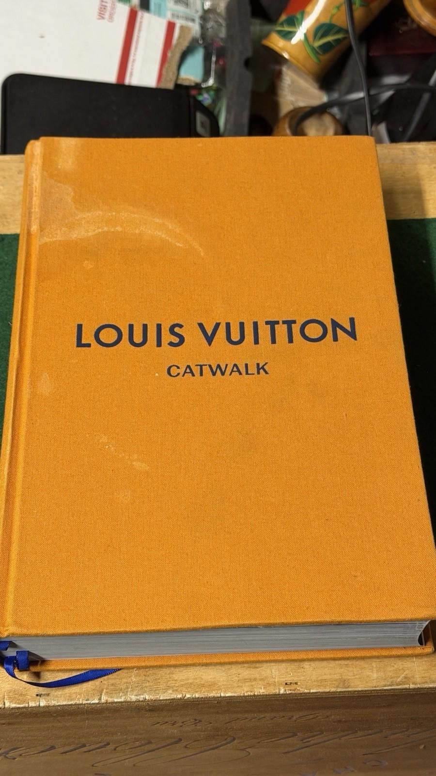 Other Louis Vuitton Catwalk Hardcover Fashion Book Yale University Size ONE SIZE - 2 Thumbnail