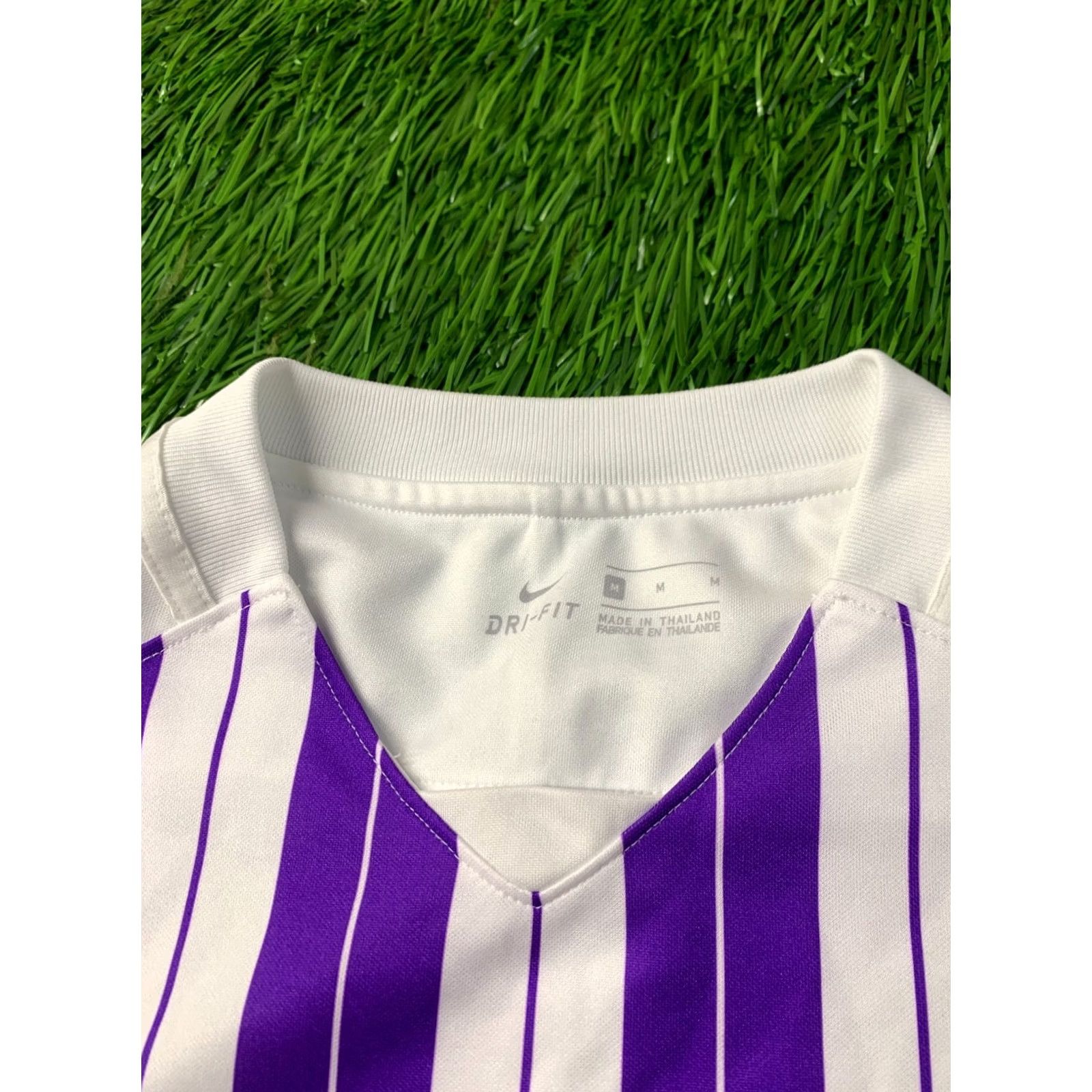 Nike NIKE DRI-FIT ORIGINAL 2020 MEN FOOTBALL TRAINING SHIRT JERSEY TEE SIZE M MEDIUM White and Violet Football Short Sleeve Mens Size US M / EU 48-50 / 2 - 4 Thumbnail