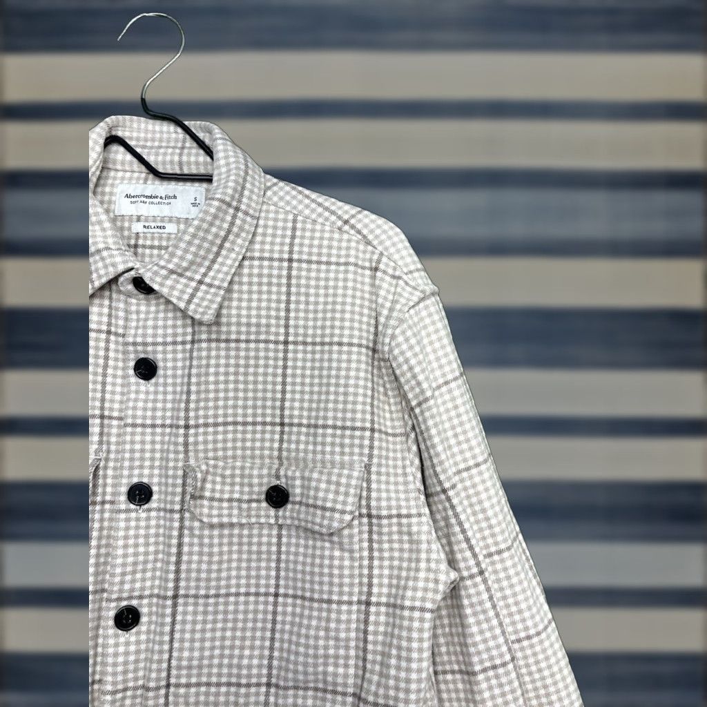 Abercrombie & Fitch VINTAGE Abercrombie & Fitch Shacket Shirt Mens Small Relaxed Oversized Plaid Flannel Button Beige 90s Outdoor Preppy Pocket Mens Size US S / EU 44-46 / 1 - 1 Thumbnail