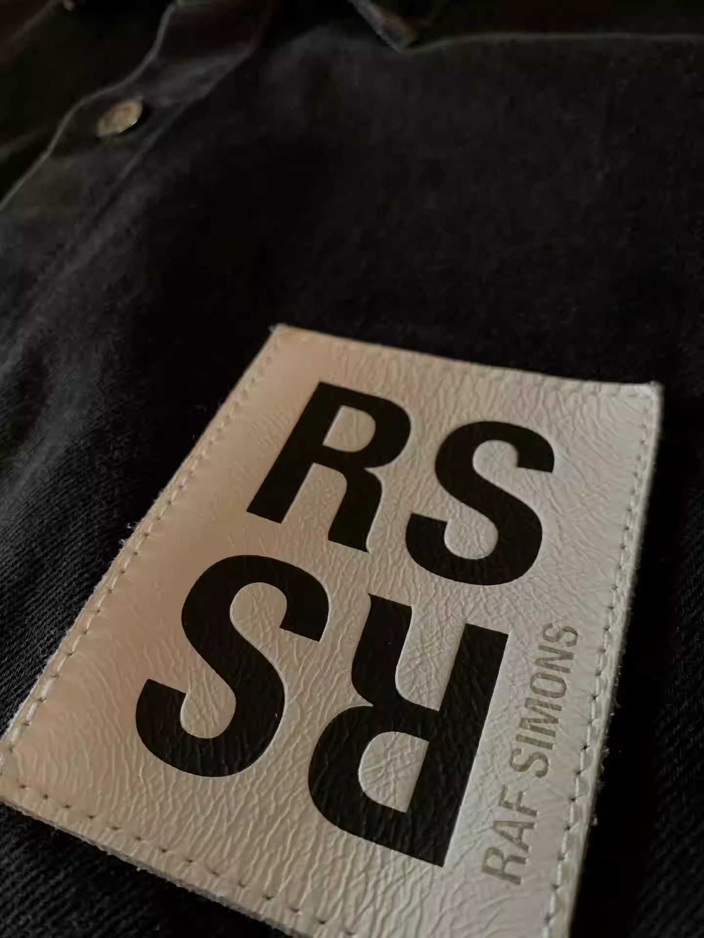 Raf Simons Raf simons 20AW white leather tag black denim jacket Size US L / EU 52-54 / 3 - 4 Thumbnail