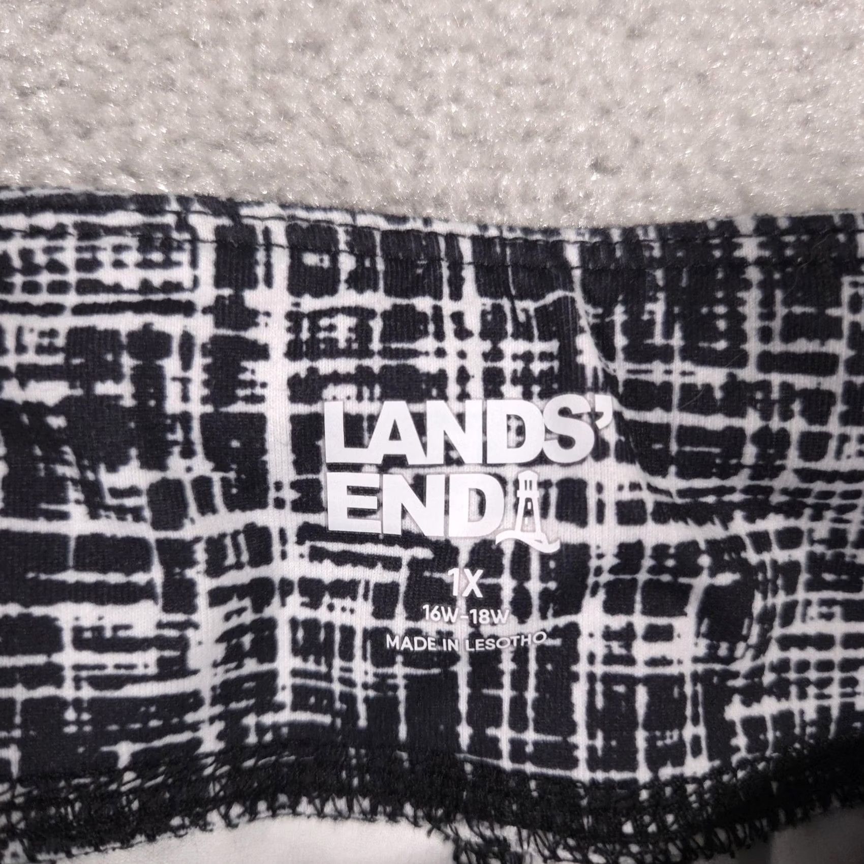 Lands' End Lands' End Cargo Shorts Womens Plus Size Black Geometric Print Swim 1X Size 40" / US 18 - 5 Thumbnail
