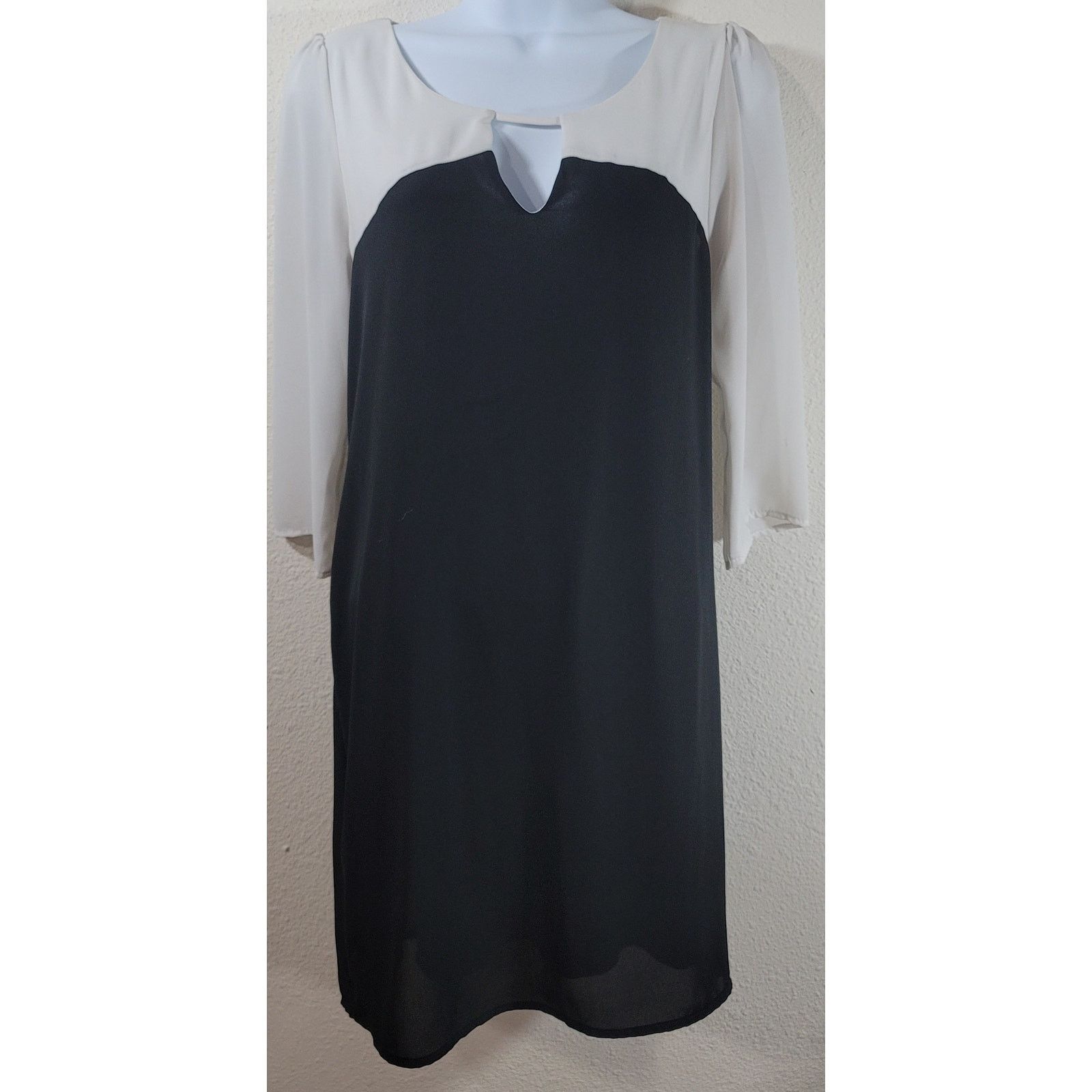 Other Alya Black White Keyhole Round Neck Shift Dress M Size M / US 6-8 / IT 42-44 - 1 Thumbnail