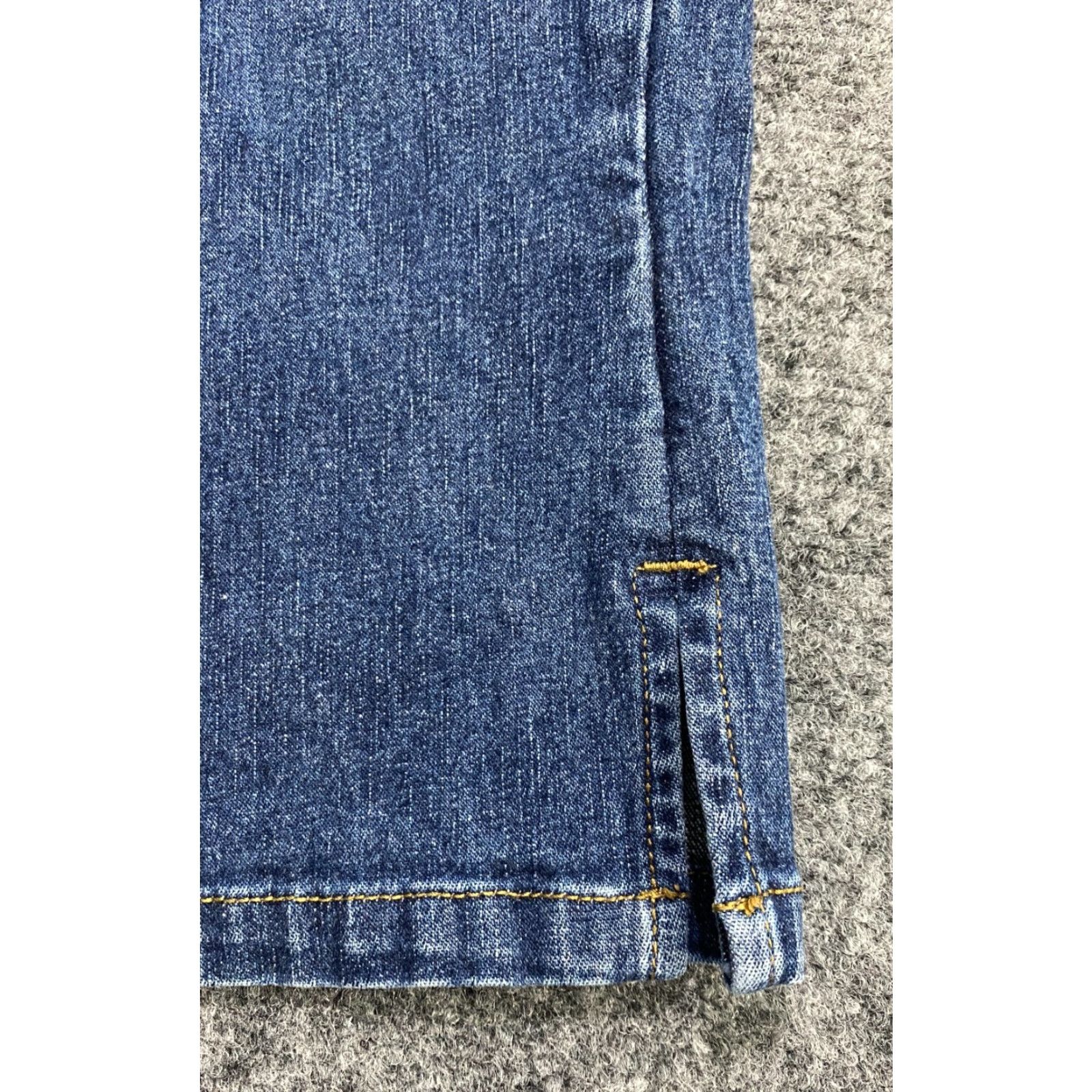 Tommy Hilfiger VINTAGE Tommy Hilfiger Capri Jeans Women Capri Denim Blue 30x22 Logo Mid Rise 22 Inseam Size 30x22 Denim Capri Jeans Womens, 90s? Size ONE SIZE - 7 Thumbnail