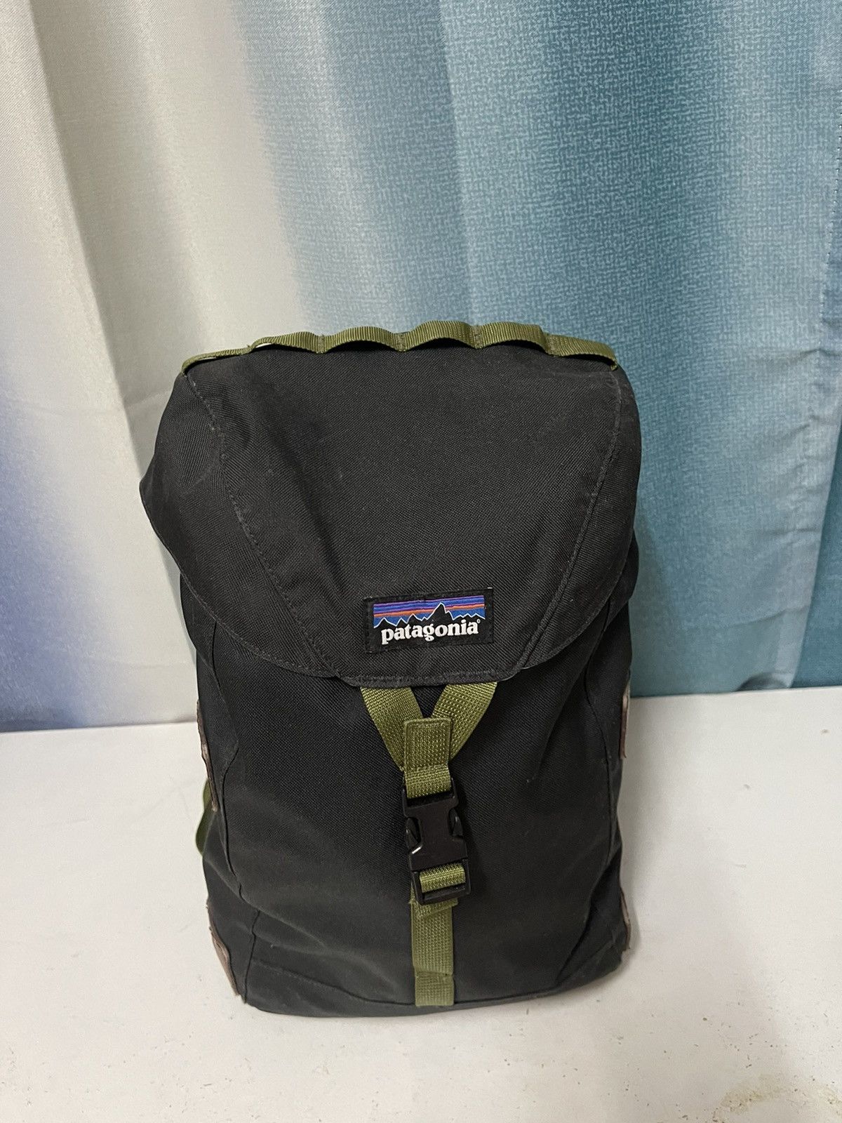 Patagonia PATAGONIA REFUGIO DAYPACK OUTDOOR HIKING Size ONE SIZE - 4 Thumbnail