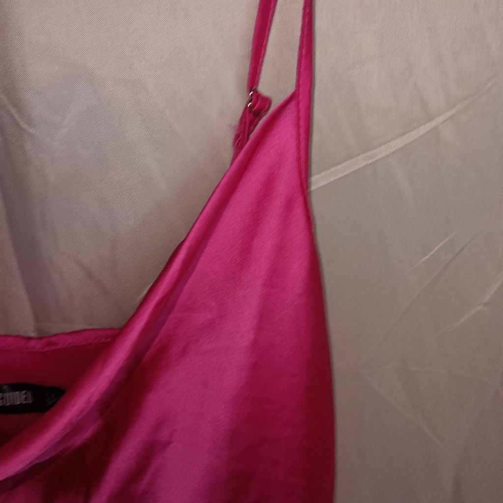 Missguided Missguided aline hot pink satin dress, zipper nwot size 6 Size M / US 6-8 / IT 42-44 - 3 Thumbnail