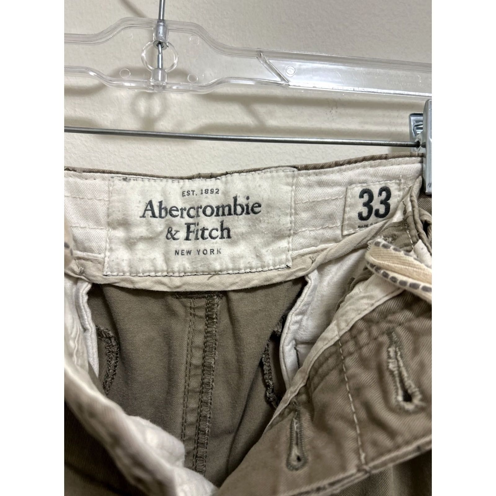Abercrombie & Fitch VINTAGE Abercrombie & Fitch Cargo Shorts Mens 33 Beige Twill Cotton 90s Army Preppy Easy Care Pockets Regular Front Flat Front Size US 33 - 7 Thumbnail