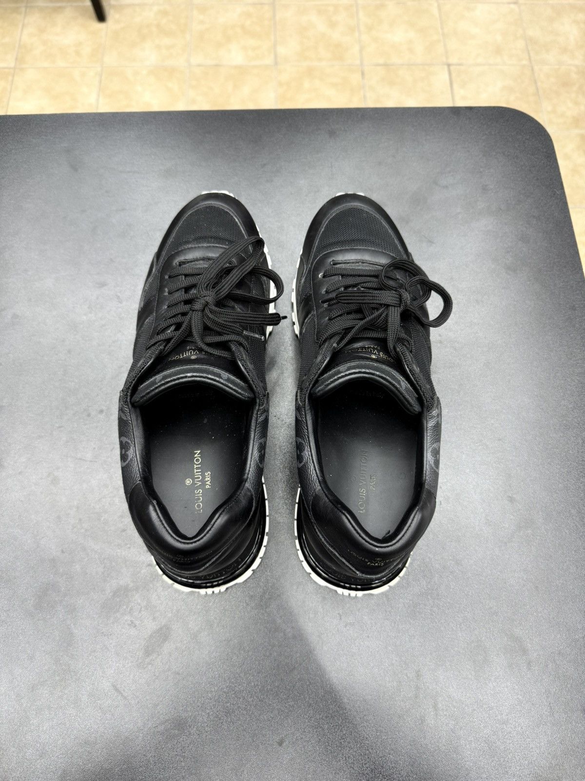 Louis Vuitton Louis Vuitton Run away black monogram sneaker sz 9LV / 10US Size US 10 / EU 43 - 13 Thumbnail