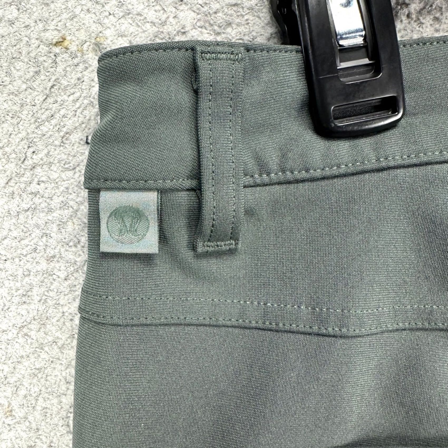 Lululemon Lululemon ABC Pants Chino Golf Mens 32 Gray Performance 5 Pocket Flat Front/Flat Front Chinos 32 Mens Gray ABC Pants Size US 32 / EU 48 - 6 Thumbnail