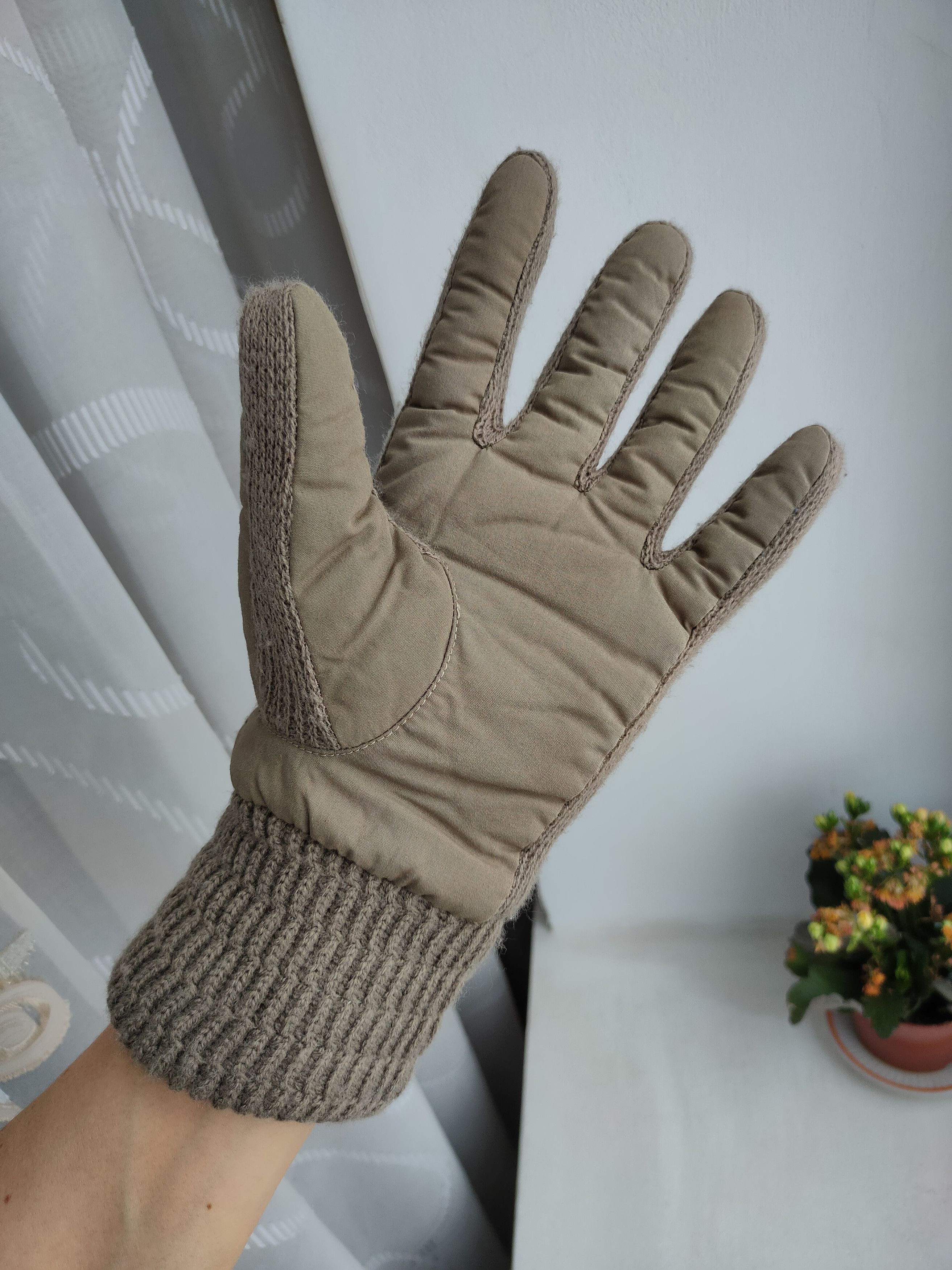 Japanese Brand Vintage Y2K Winter Gloves Hong Kong M Men's Gloves Size ONE SIZE - 1 Thumbnail