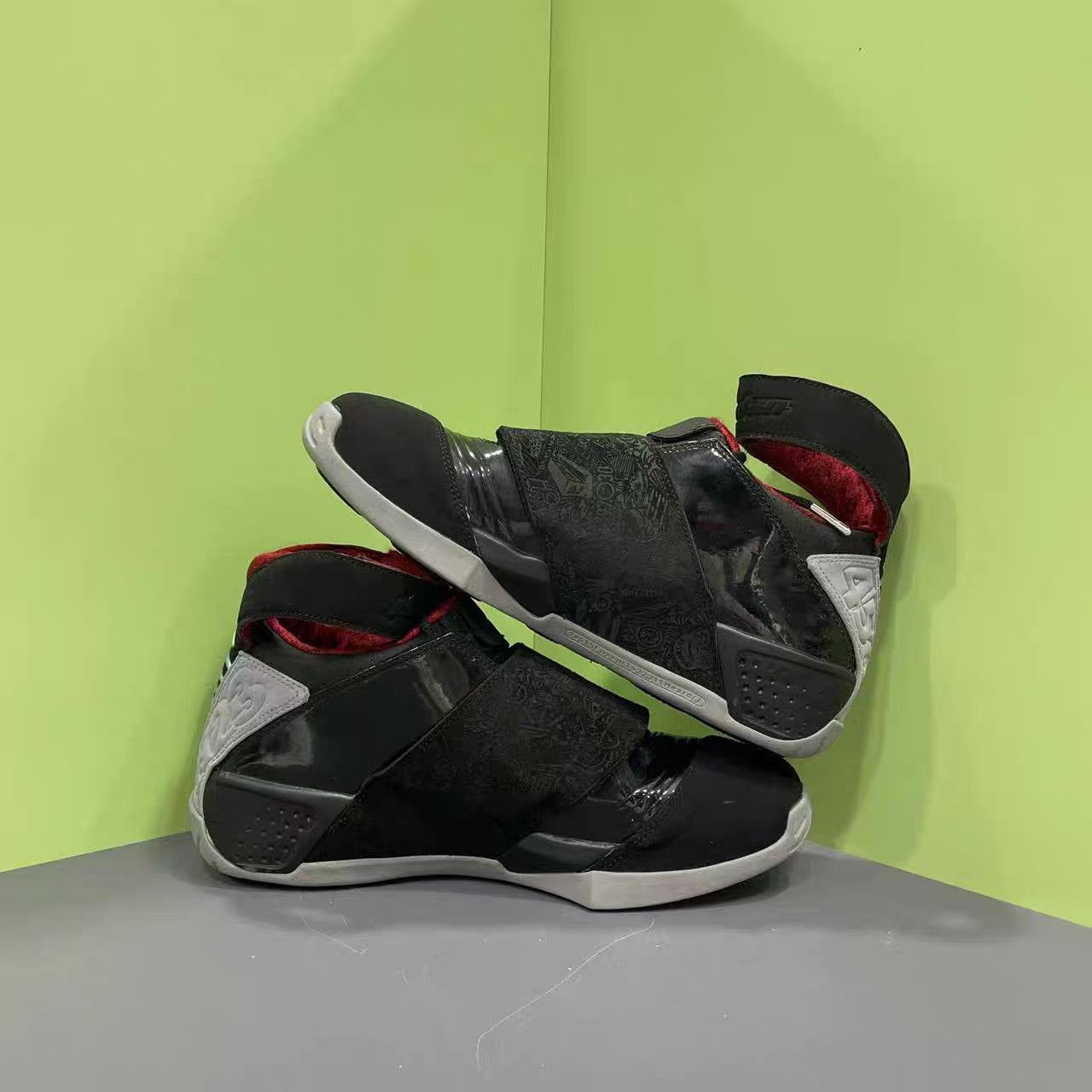 Nike AJ20 Black & Red Laser Basketball Shoes K15 Size US 10 / EU 43 - 6 Thumbnail
