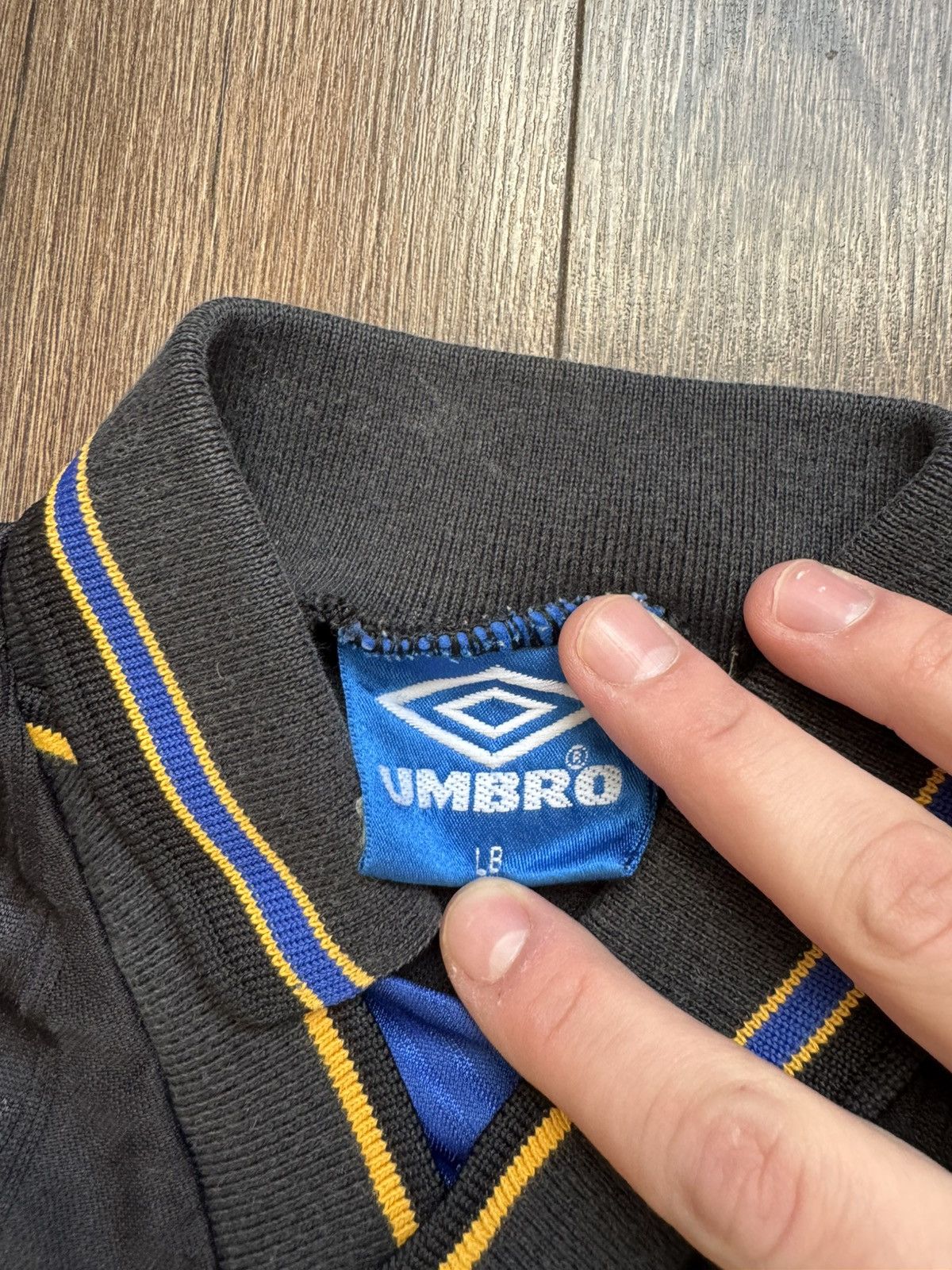 Umbro Boys Kids UMBRO MANCHESTER UNITED 1993-95 FOOTBALL SHIRT SOCCER JERSEY Sharp Size US L / EU 52-54 / 3 - 4 Thumbnail