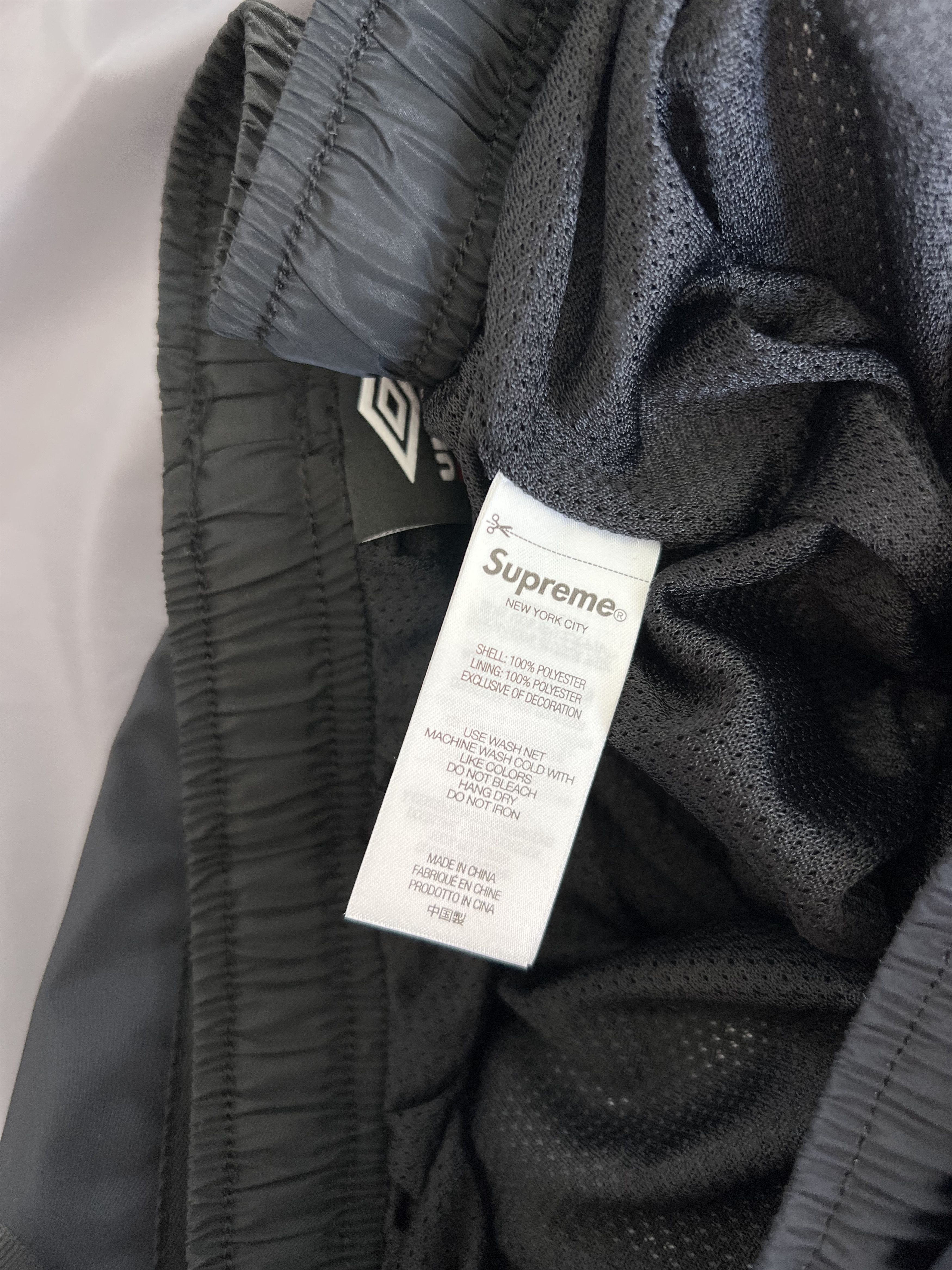 Supreme × Umbro Supreme Umbro Gradient Track Pants in Black Size US 34 / EU 50 - 8 Thumbnail