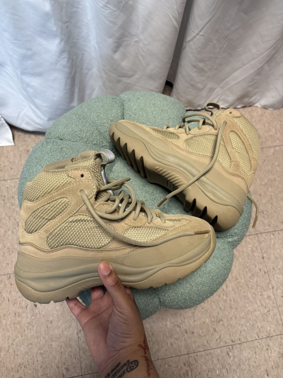 Yeezy 2019 Yeezy Wmns Season 7 Desert Boot 'Taupe' Size US 7.5 / IT 37.5 - 2 Thumbnail
