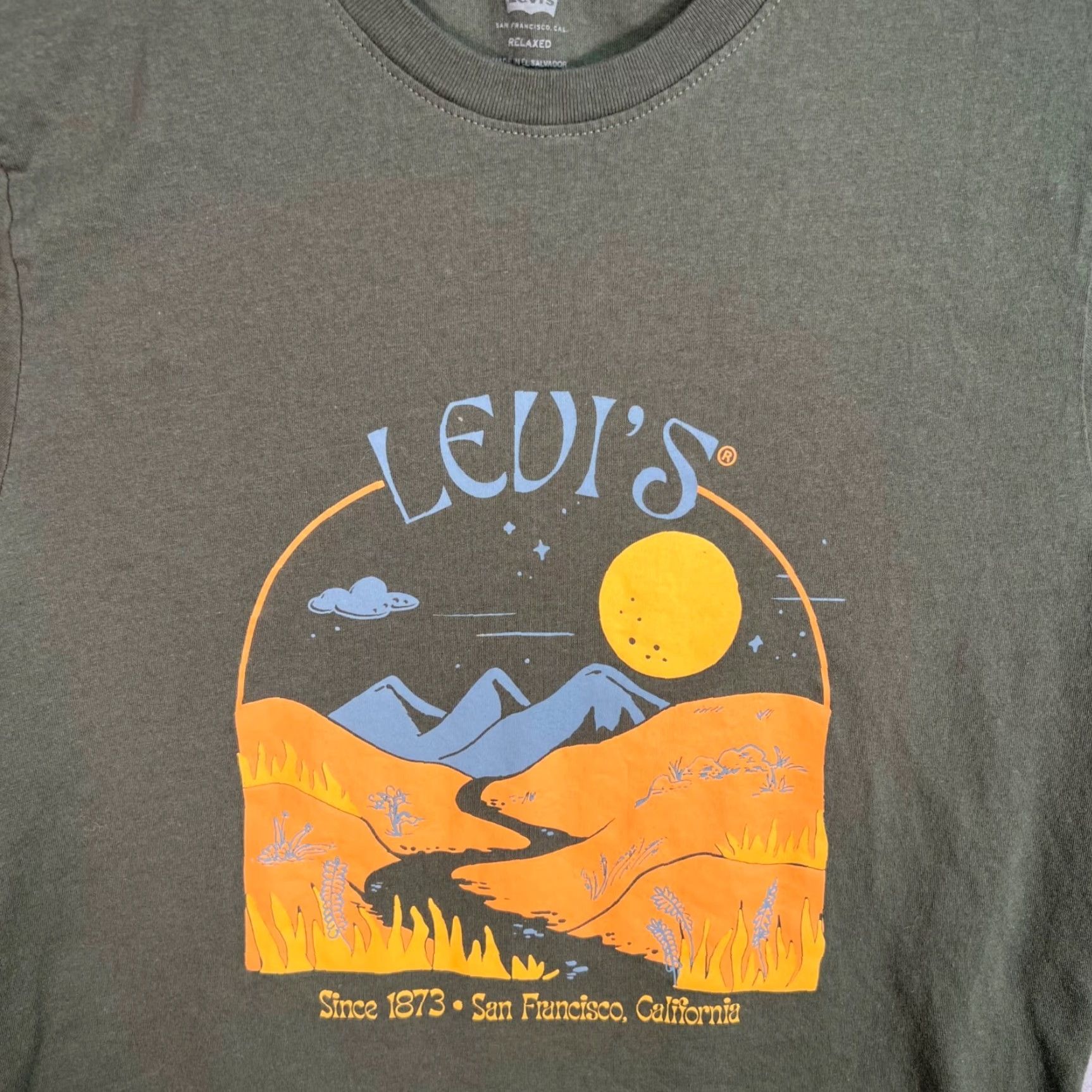 Levi's VINTAGE Levi's T-Shirt Graphic Tee Short Sleeve Crew Neck Olive Green Adult Small Logo 90s Mens Size US S / EU 44-46 / 1 - 5 Thumbnail