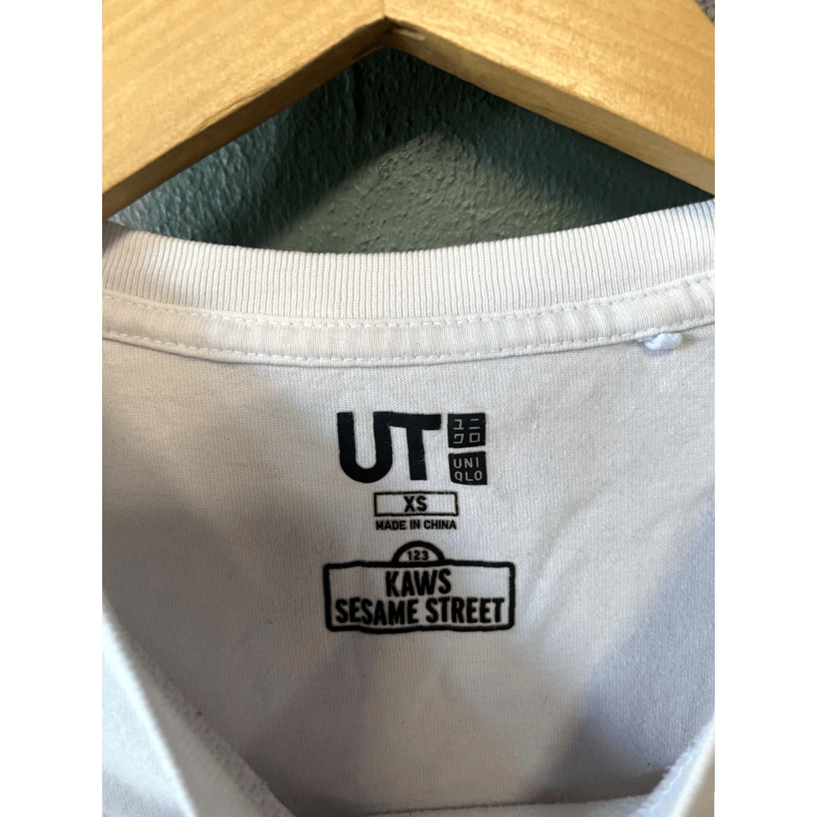 Uniqlo Uniqlo x Kaws Adult White Graphic Short Sleeve T-shirt XS Size US XS / EU 42 / 0 - 3 Thumbnail