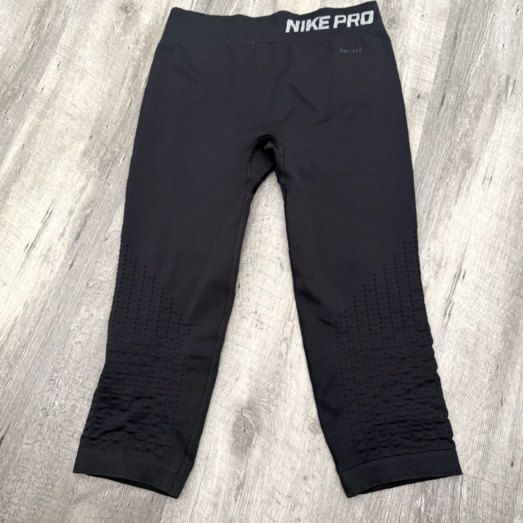 Nike Nike Pro Cropped Leggings Womens Small Black Dri-Fit Workout Activewear Stretch Compression Moisture-Wicking Inseam 17in Solid Pattern Athletic Shoes? Size 28" / US 6 / IT 42 - 3 Thumbnail