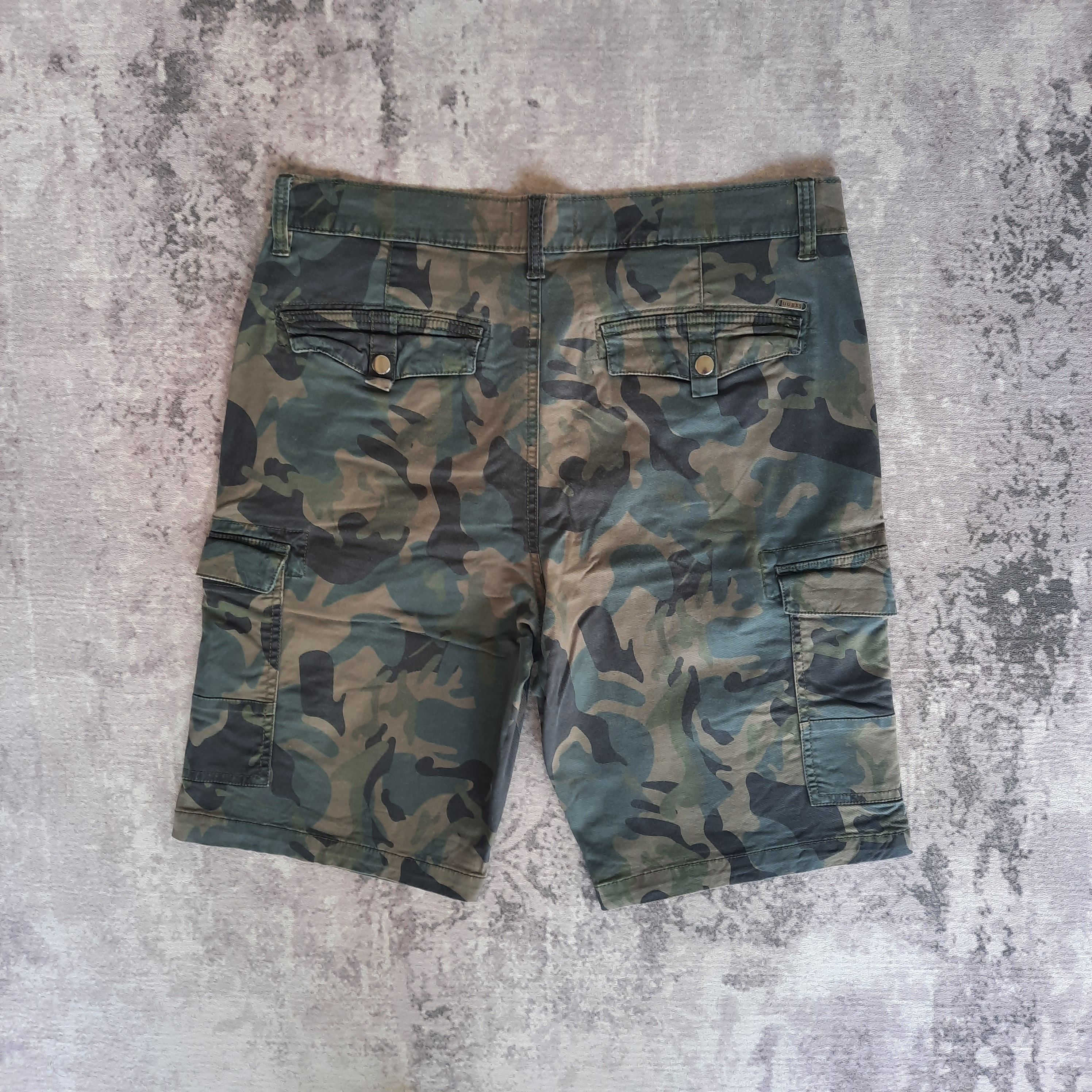 Guess 🔥Guess military camo army cargo short pants Size US 34 / EU 50 - 2 Thumbnail