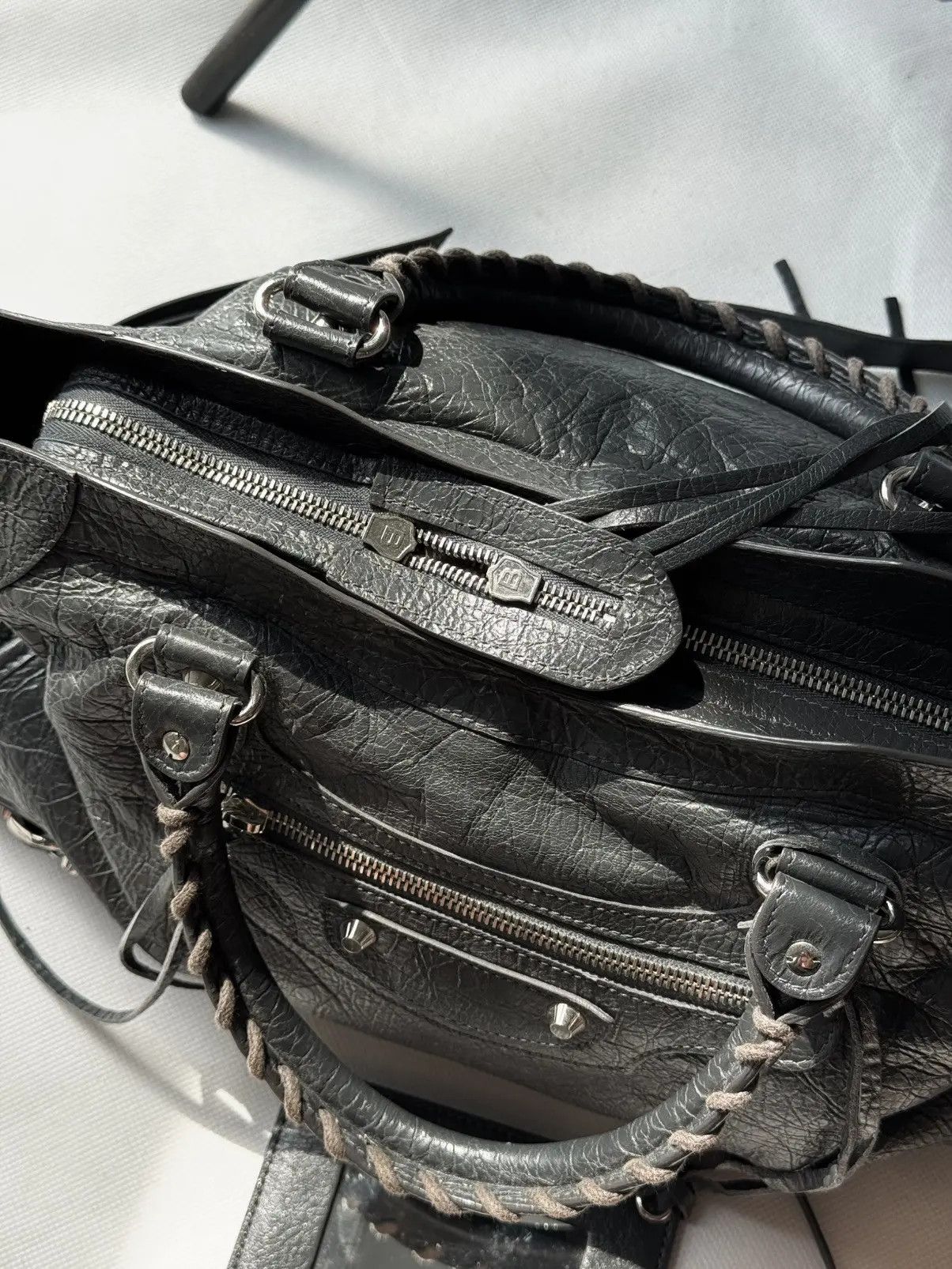 Balenciaga Vintage Balenciaga 00s City Bag Distressed Leather Handbag Size ONE SIZE - 11 Thumbnail