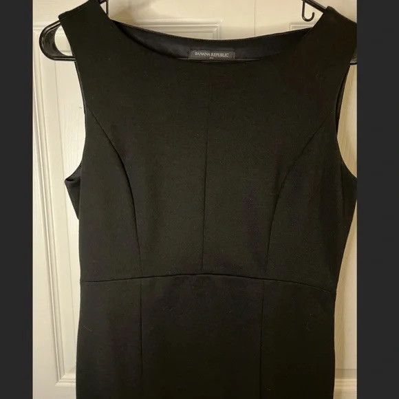Banana Republic Banana Republic Pencil Dress With Back Cutout Sz 8 Size M / US 6-8 / IT 42-44 - 4 Thumbnail