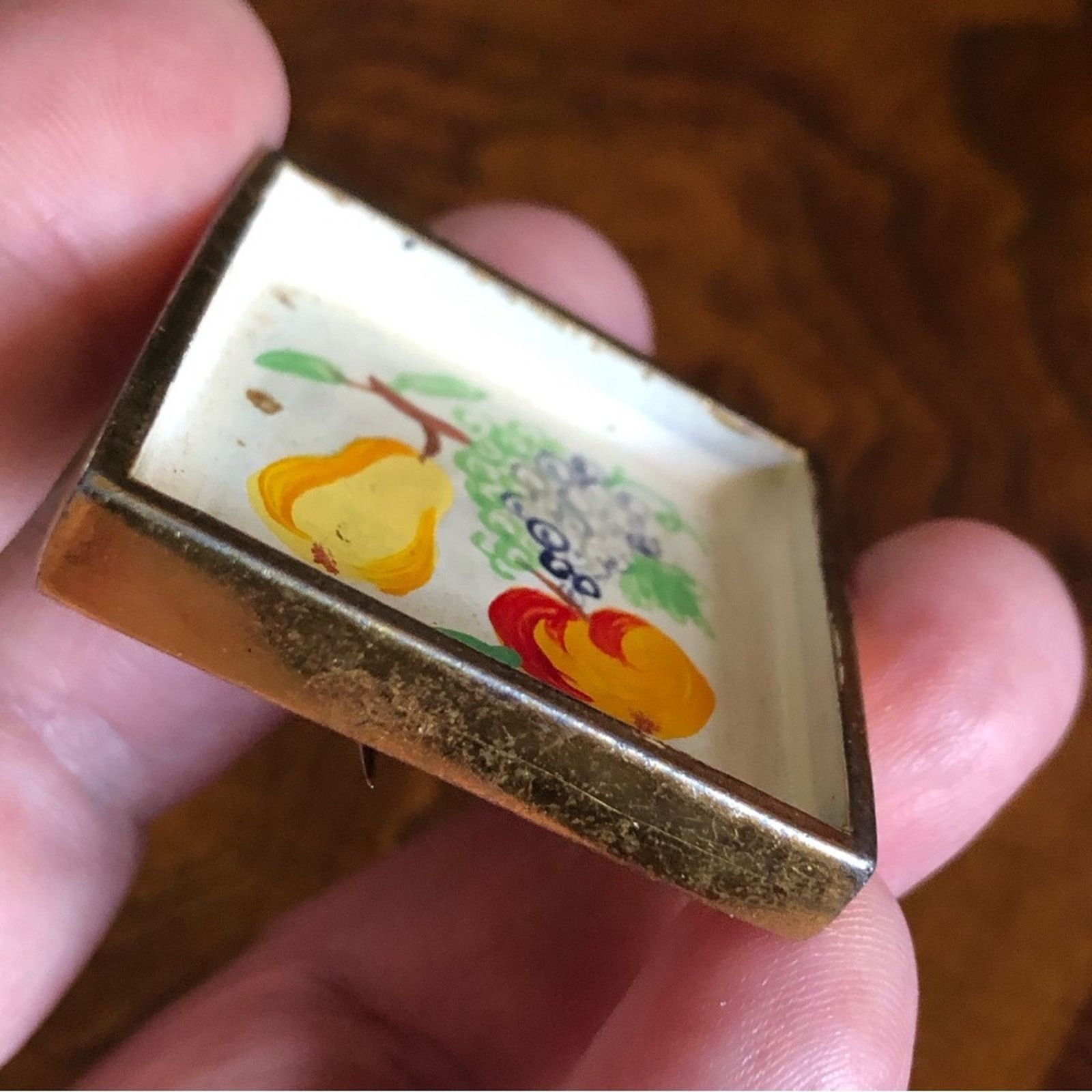 Vintage Vintage mid century hand painted fruit shadow box fur clip Size ONE SIZE - 8 Thumbnail