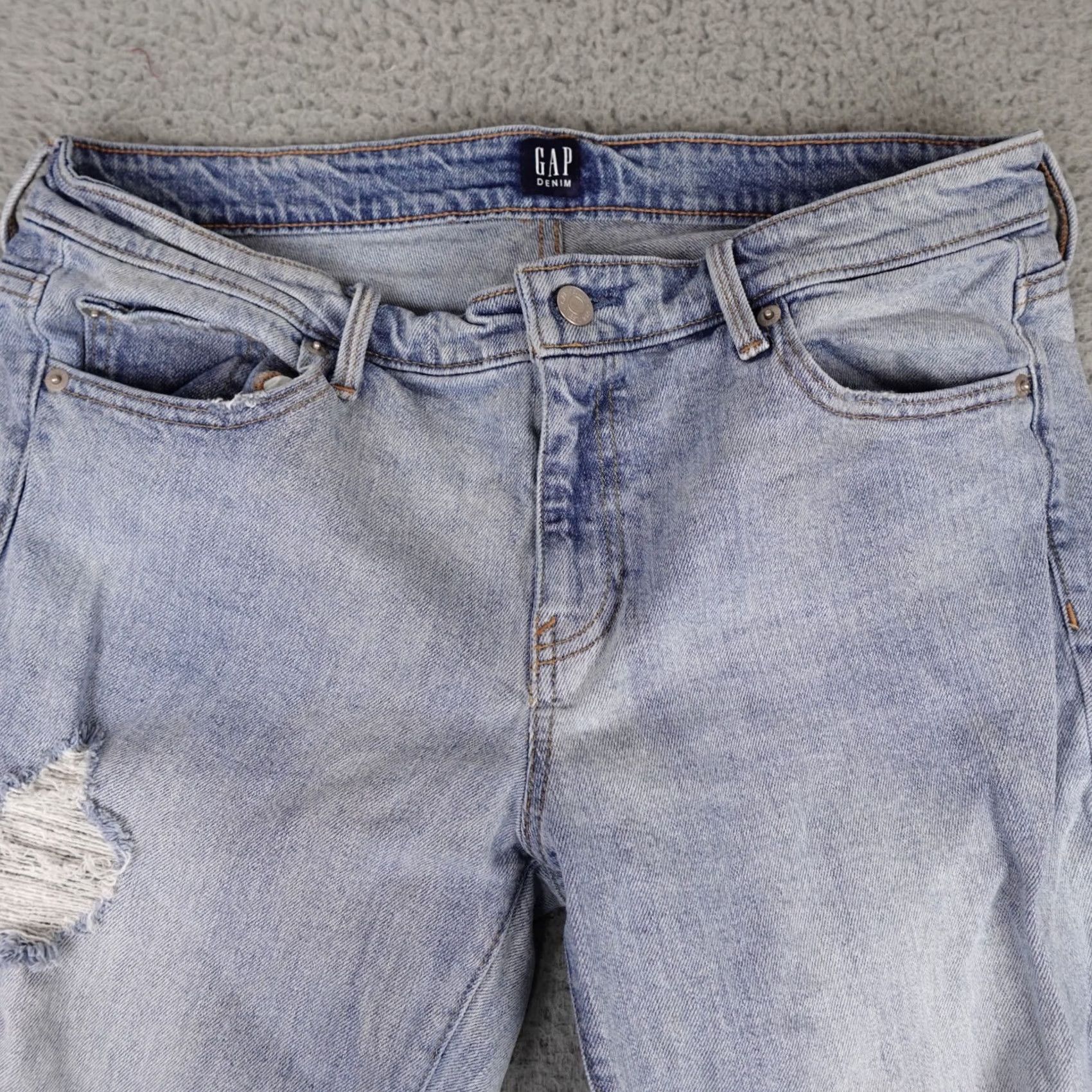 Gap Gap Jeans Womens Size 31 Blue Denim Girlfriend Light Wash Distressed Mom 90s Jeans Womens Regular 31 Blue Distressed 90s Gap Mom Denim Jeans Size 24" / US 00 / IT 34 - 5 Thumbnail