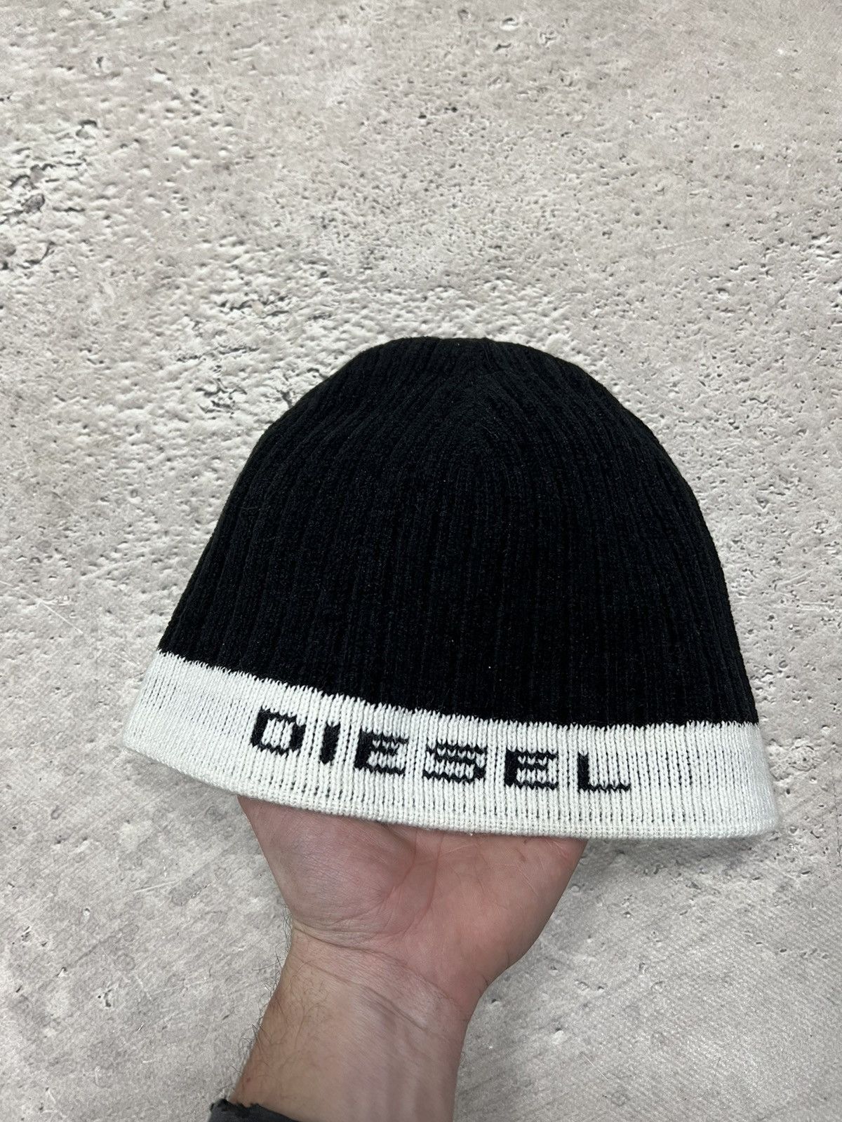 Diesel × Vintage #RARe💣💣 Diesel Black gold Y2K Style Beanie Logo Hat Size ONE SIZE - 1 Thumbnail