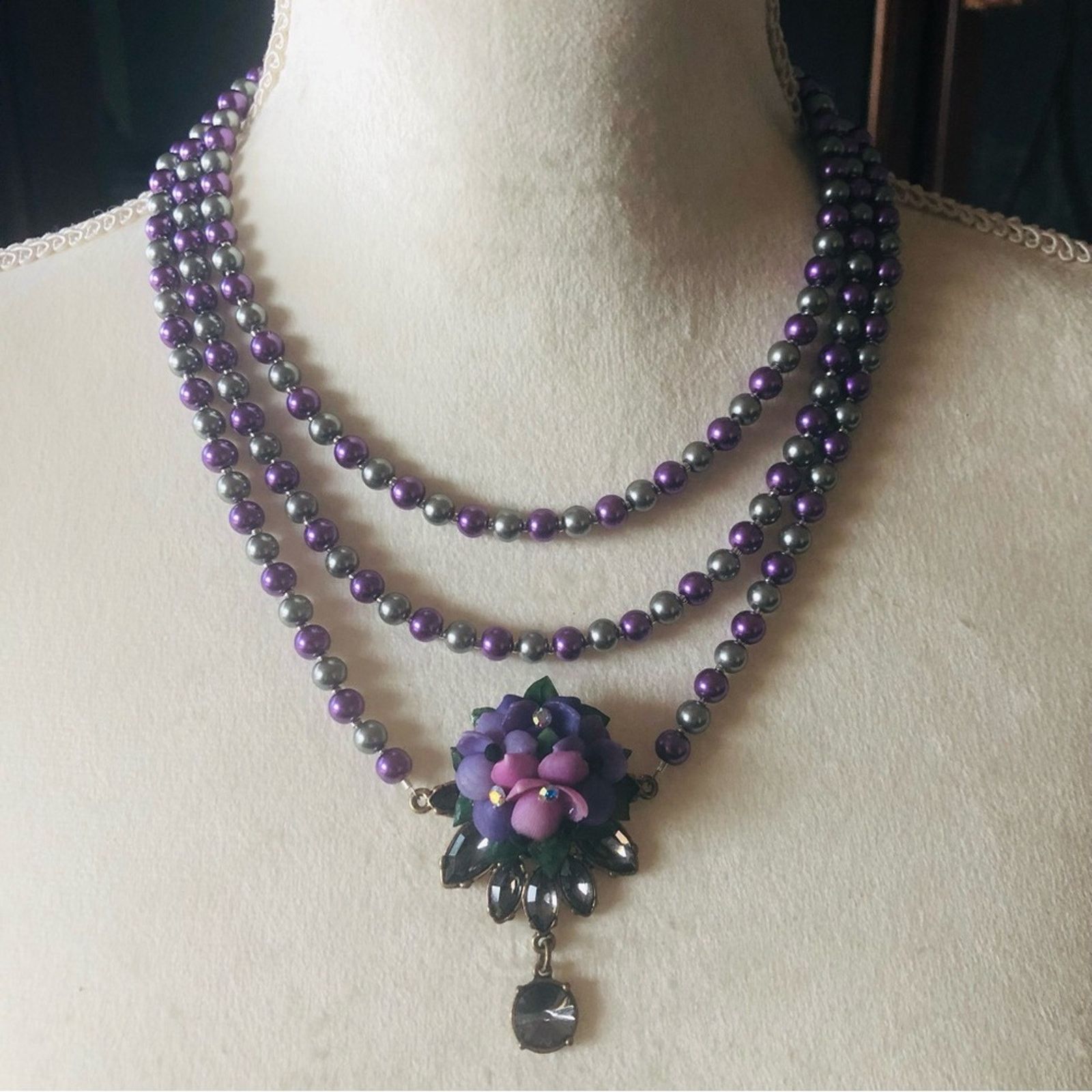 Handmade Handcrafted repurpose floral cluster pendant Pearl necklace Size ONE SIZE - 2 Thumbnail