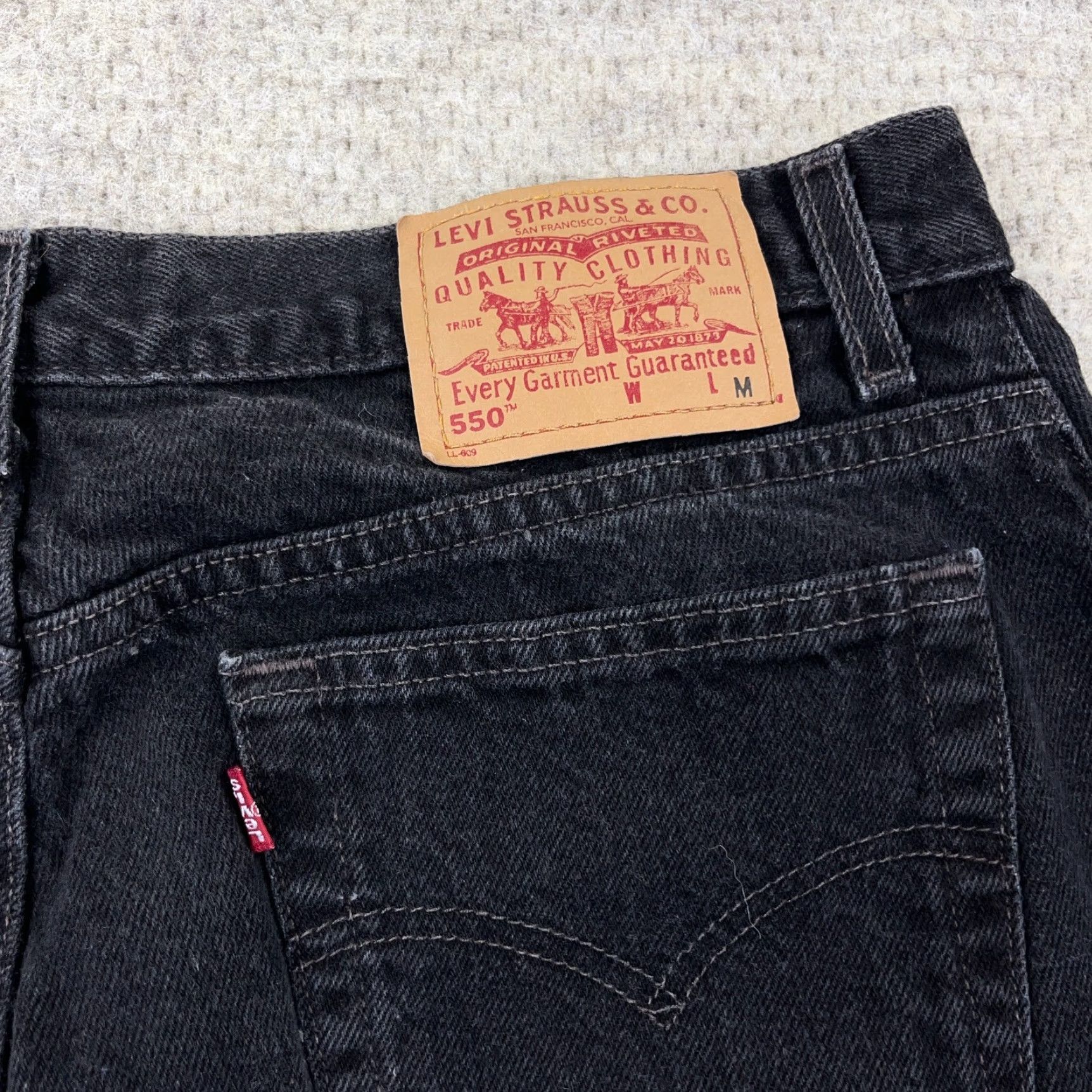 Levi's VINTAGE Levi's 550 Jeans Women's Relaxed Tapered 32x29 Black 80s 90s USA Denim Baggy Core Classic Slim Fit? Size 40" / US 18 - 6 Thumbnail