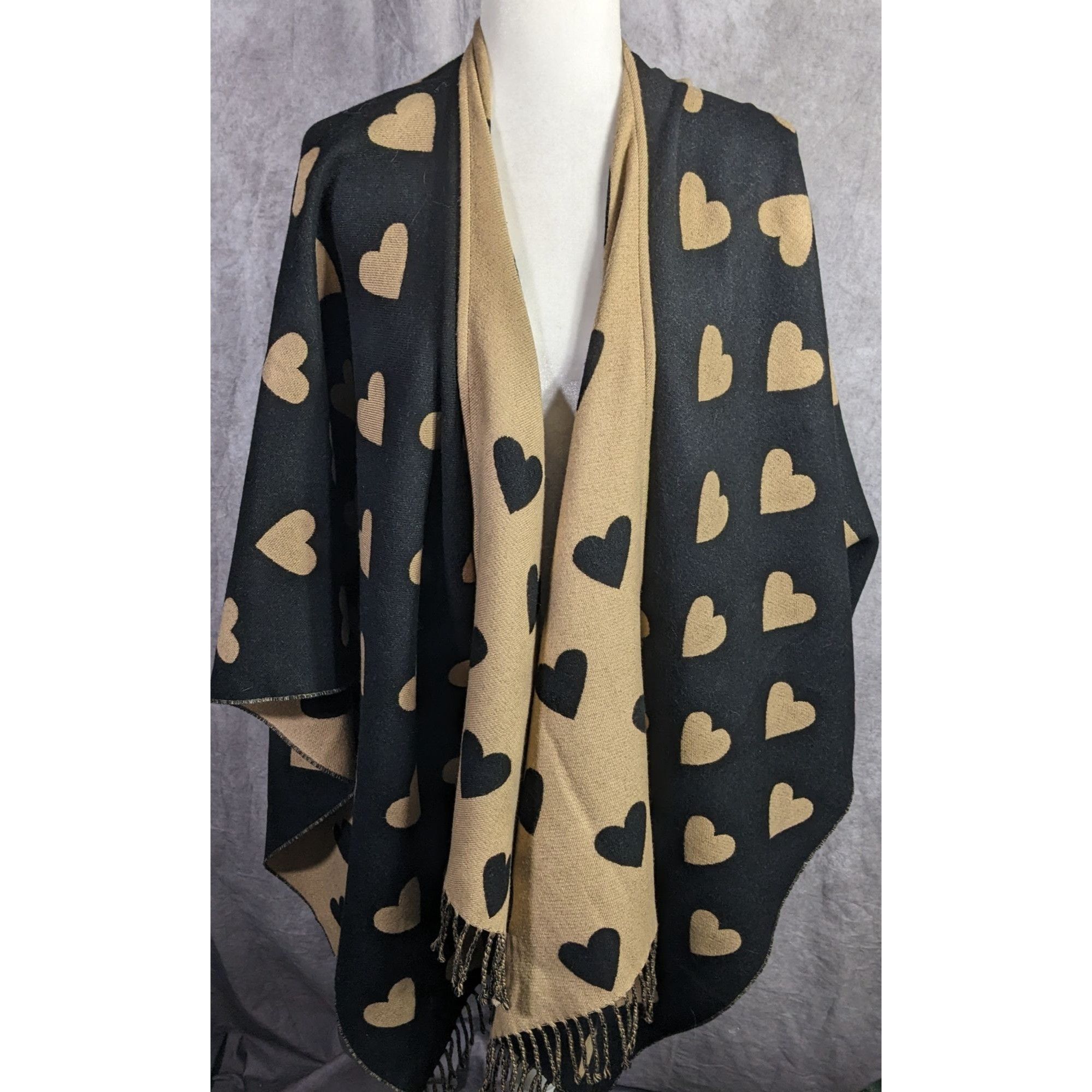 Other Heart Pattern Reversible Black & Tan Open Poncho Wrap With F Size ONE SIZE - 5 Thumbnail