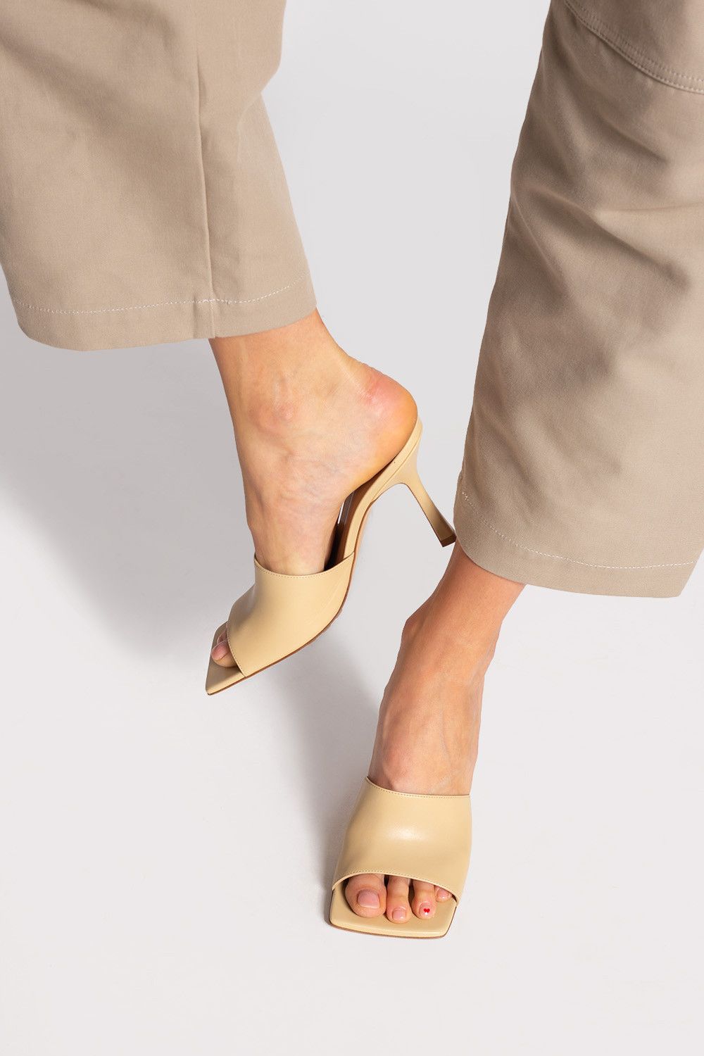 Bottega Veneta o1n1vont1124 Stretch Mules in Beige Size US 6 / IT 36 - 2 Thumbnail