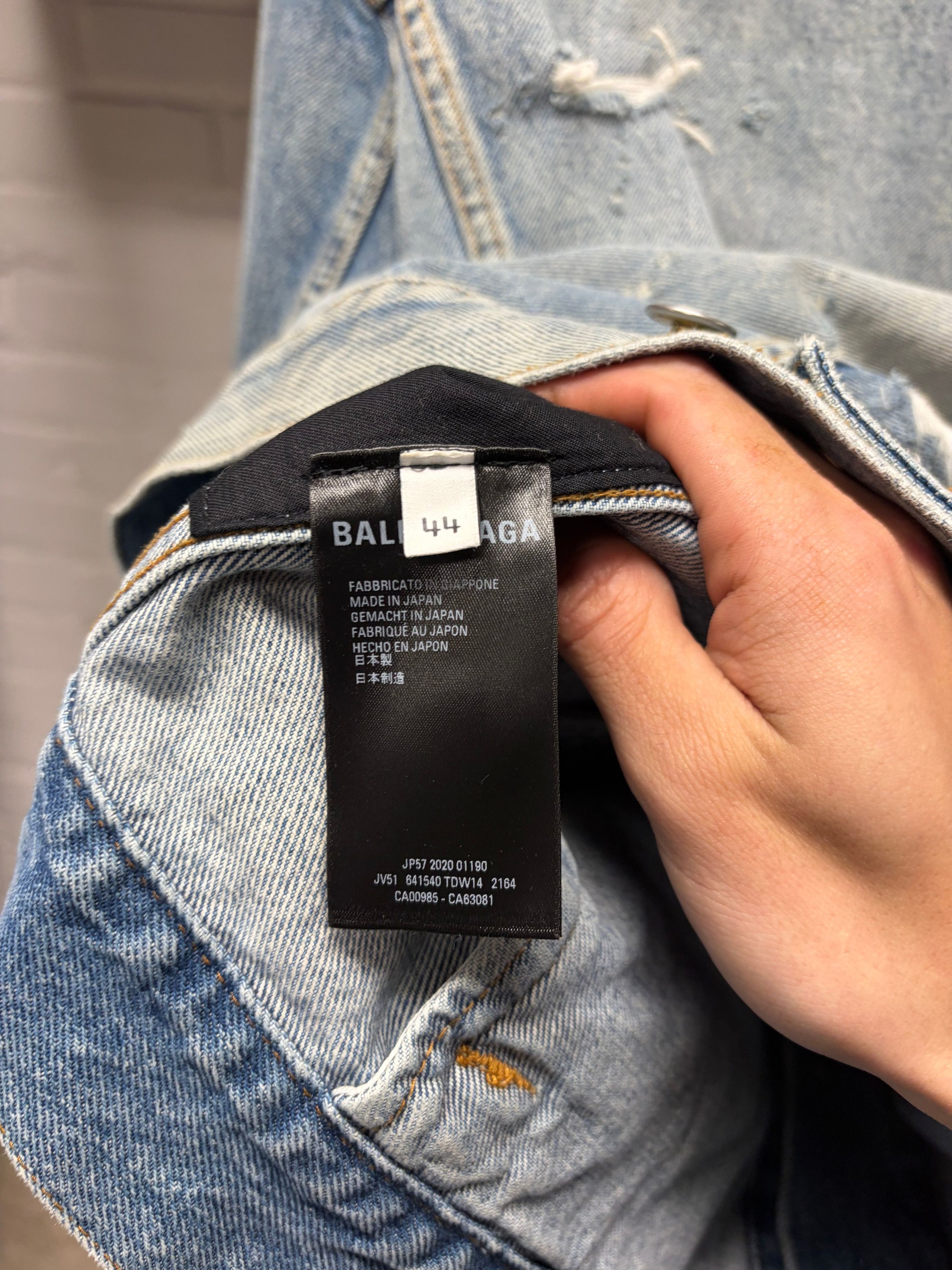 Balenciaga AW2020 Balenciaga ‘Thrash Distressed’ Repaired Blue Denim Trucker Jacket Size US S / EU 44-46 / 1 - 5 Thumbnail