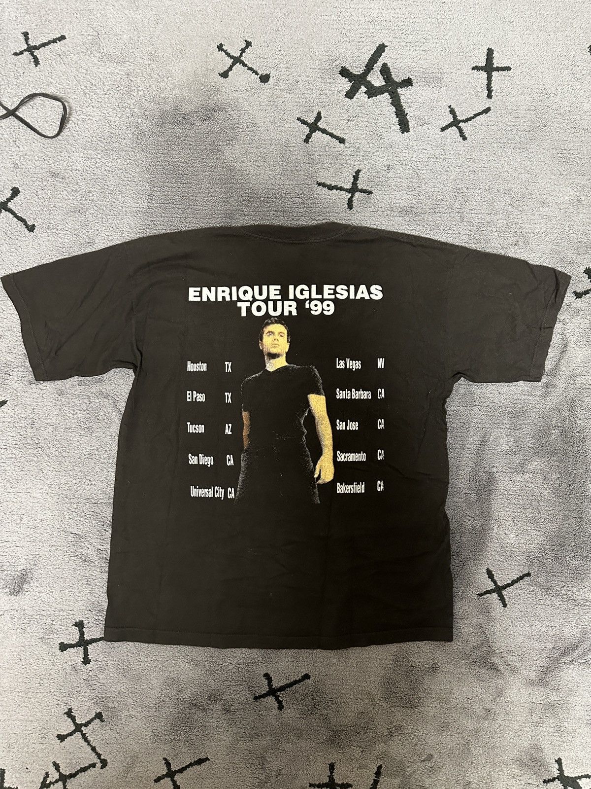 Vintage '99 Enrique Iglesias Tee Size US XL / EU 56 / 4 - 3 Thumbnail