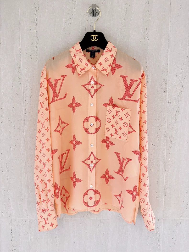 Louis Vuitton Louis Vuitton size 38 Silk shirt with full logo shirt 2503 Size US M / EU 48-50 / 2 - 1 Thumbnail