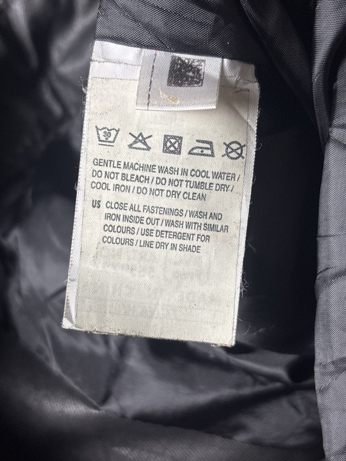Hussein Chalayan × Puma 2000s Puma Hussein Chalayan Urban Mobility Stealth Pocket Size US M / EU 48-50 / 2 - 14 Thumbnail