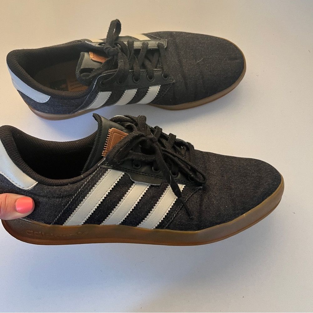Adidas adidas men’s grey and white trainers sneakers size 8.5 Size US 8.5 / EU 41-42 - 2 Thumbnail