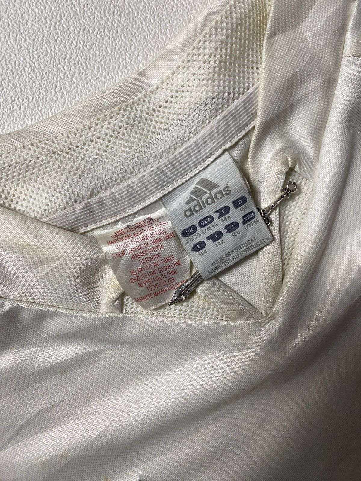 Adidas VINTAGE 2003 ADDIAS REAL MADRID RAUL HOME JERSEY Size US S / EU 44-46 / 1 - 12 Thumbnail