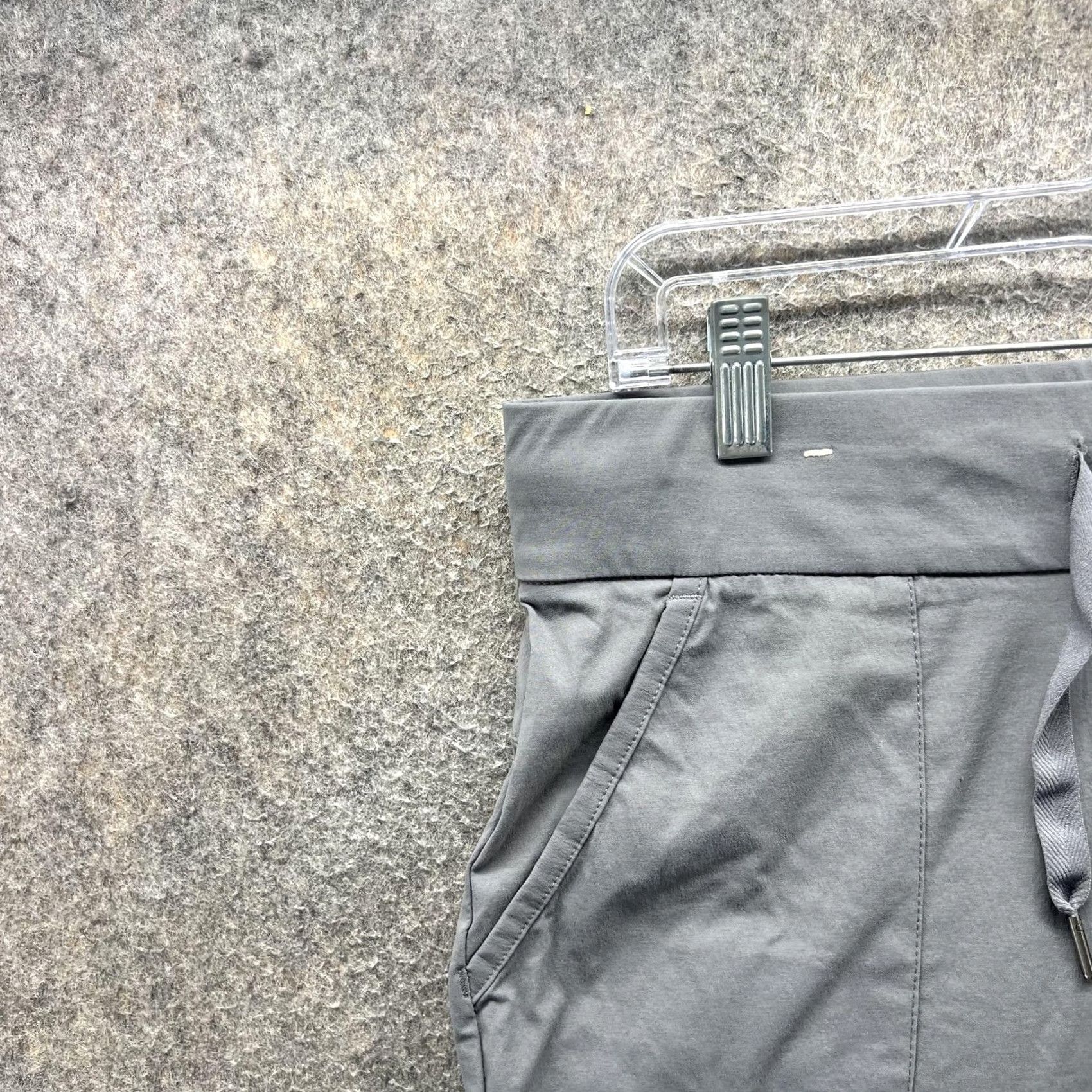 Vintage Columbia Pants Womens Medium Gray Cargo Tapered Leg Drawstring Hiking Outdoor Size 32" / US 10 / IT 46 - 7 Thumbnail