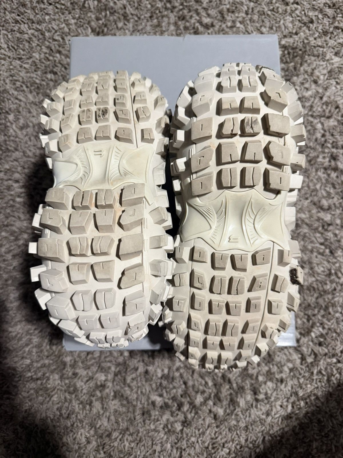 Balenciaga Balenciaga defender size41 used 4 times Size US 9.5 / EU 42-43 - 2 Thumbnail
