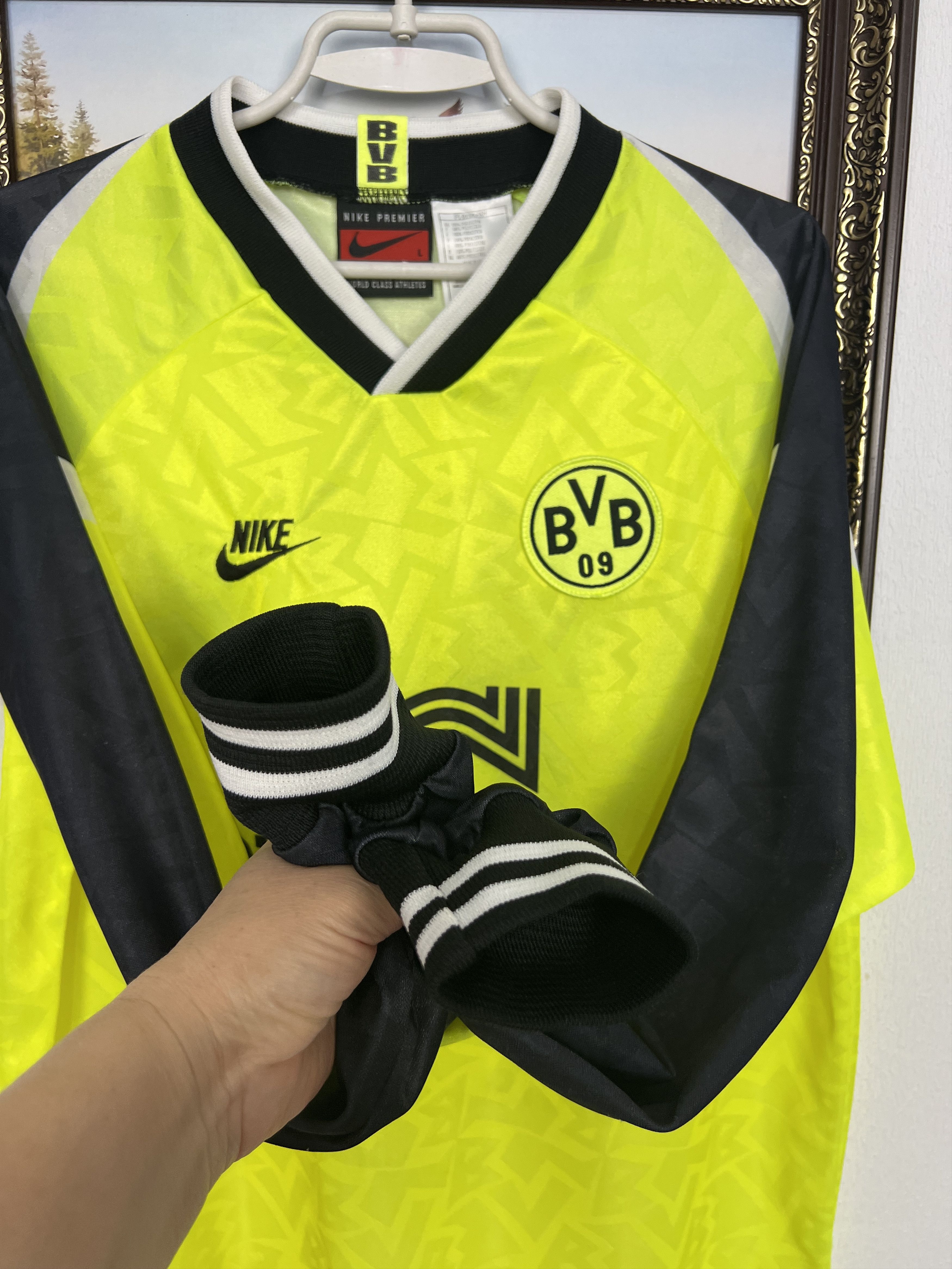 Nike Borussia Dortmund football shirt Soccer Long Sleeve Jersey Size US L / EU 52-54 / 3 - 6 Thumbnail