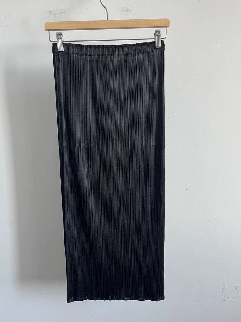 Issey Miyake Issey Miyake size:2 Black pleated skirt Size 22" - 2 Thumbnail