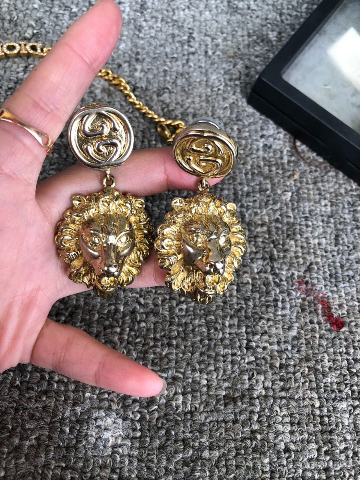 Gucci Runway lion head ear clip Size ONE SIZE - 2 Thumbnail