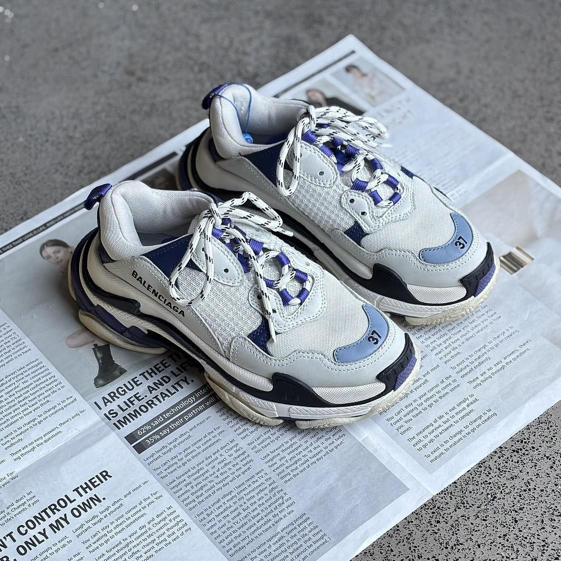 Balenciaga Balenciaga Triple S Low Top Sneakers White Blue Size 37 Size US 7 / IT 37 - 1 Thumbnail