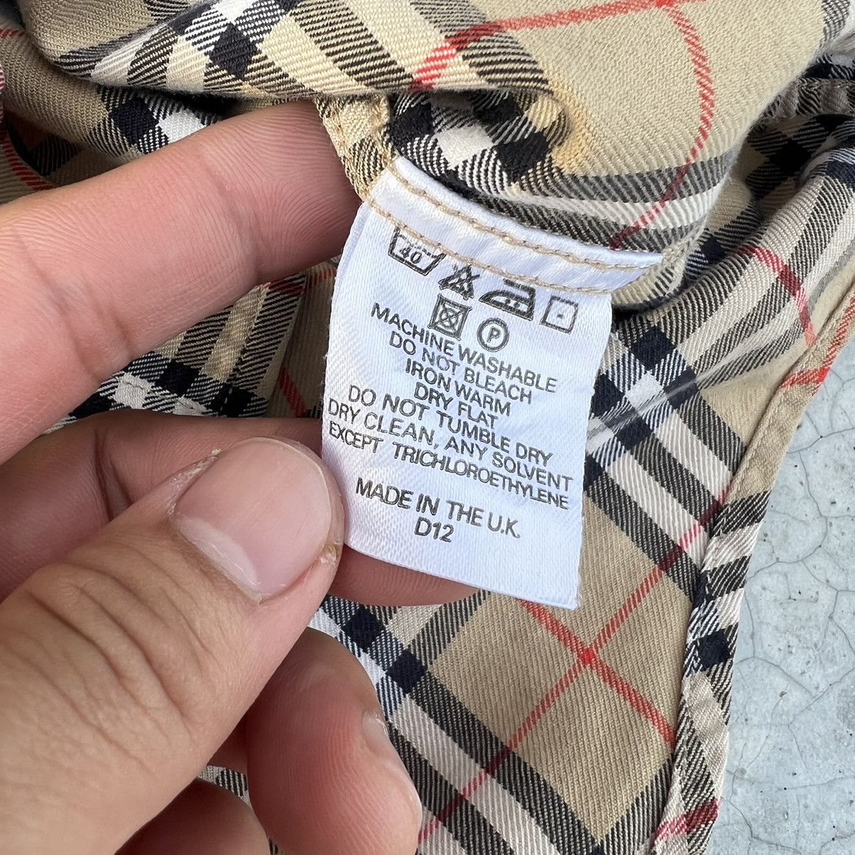 Burberry × Designer × Vintage Vintage Burberry's 1990s nova check shirt long-sleeves (M Size US M / EU 48-50 / 2 - 9 Thumbnail