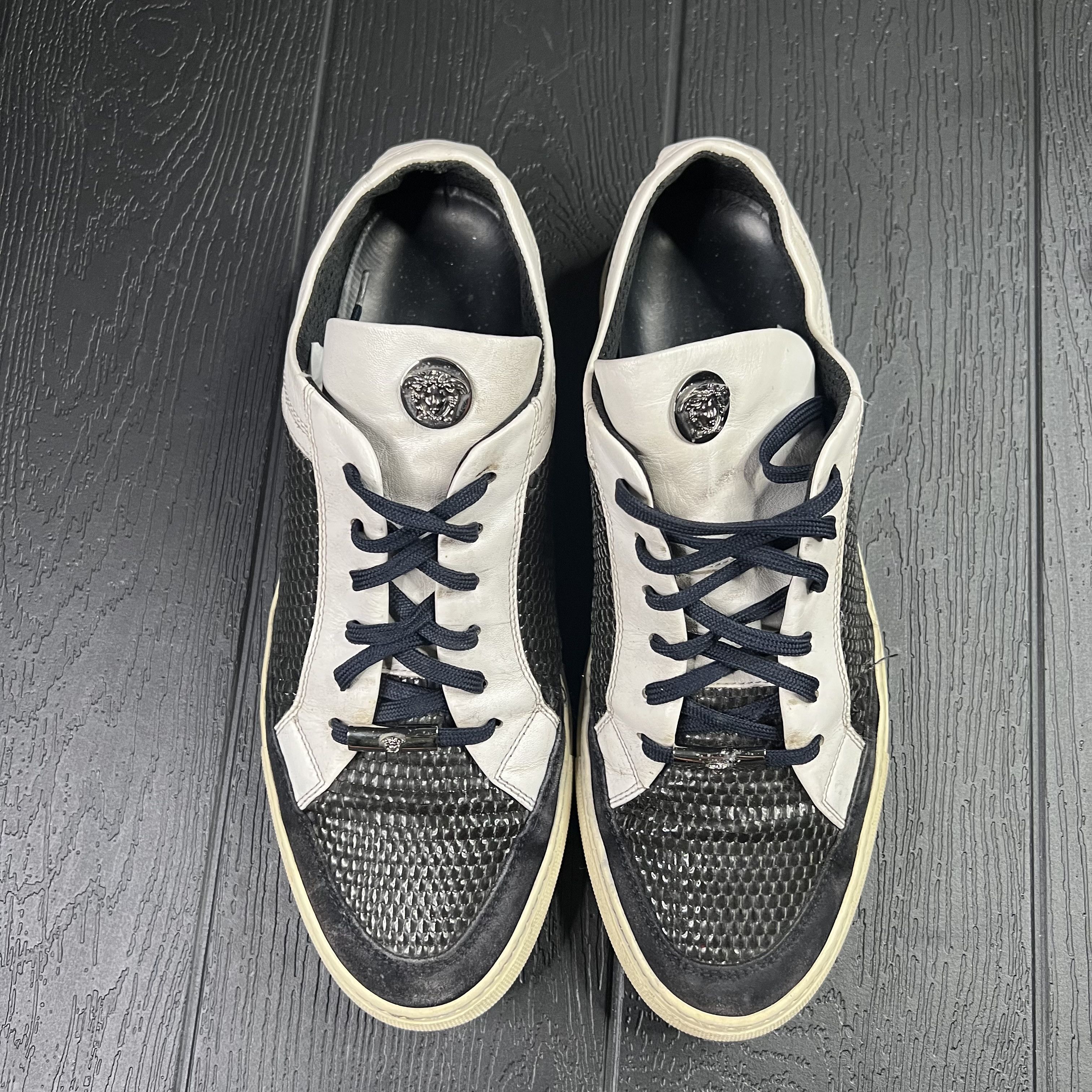 Versace Versace Medusa Low Top Sneaker Size US 11 / EU 44 - 8 Thumbnail