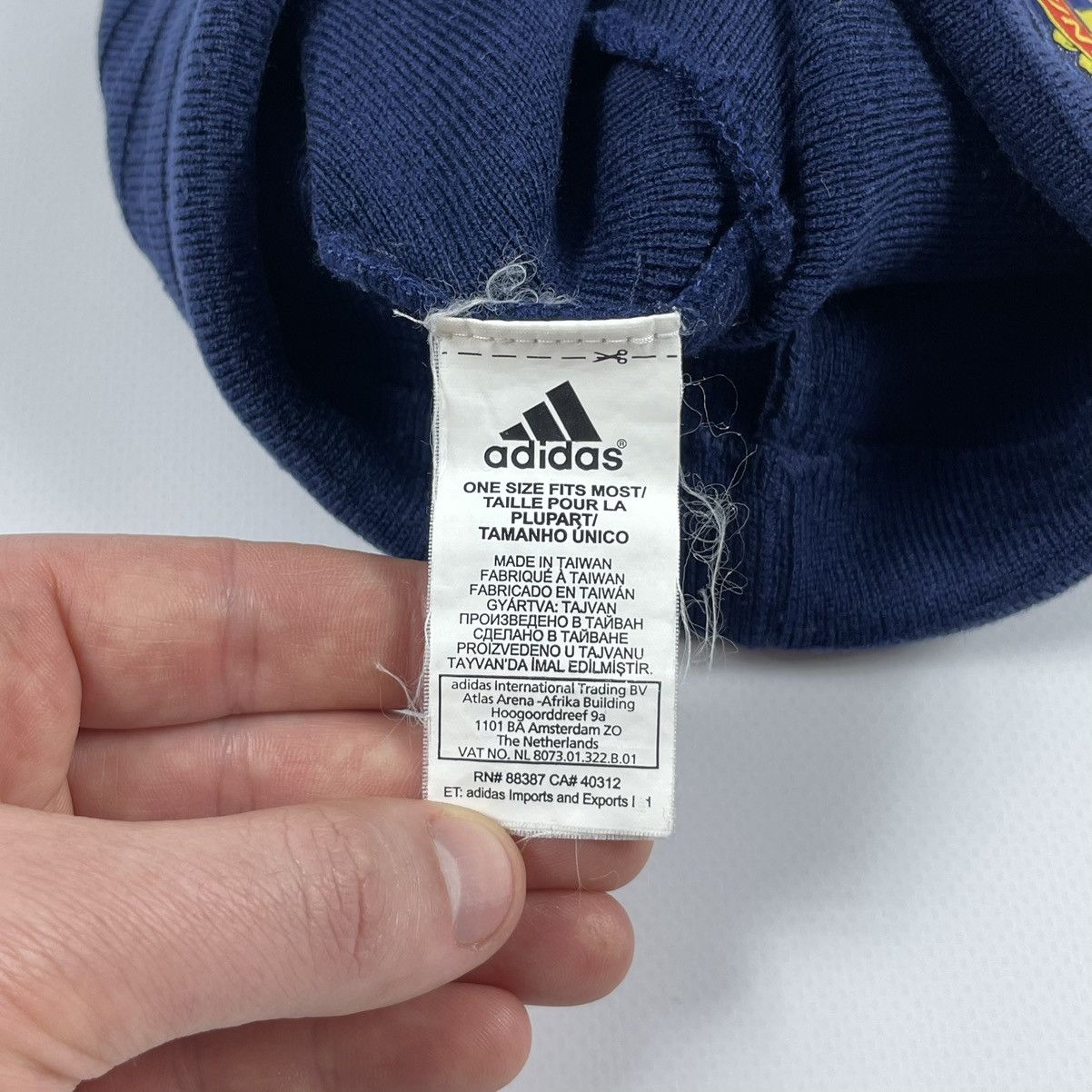 Adidas Vintage ADIDAS MANCHESTER UNITED FC soccer skull beanie hat Size ONE SIZE - 6 Thumbnail