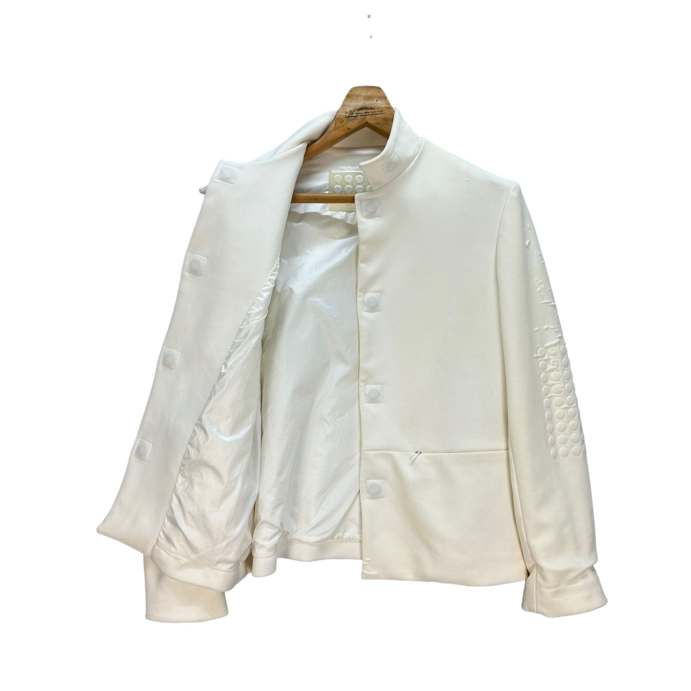 Fendi FENDI JEANS ANTI STRESS MAGNET BUTTON WHITE JACKET #8182-209 Size US S / EU 44-46 / 1 - 9 Thumbnail