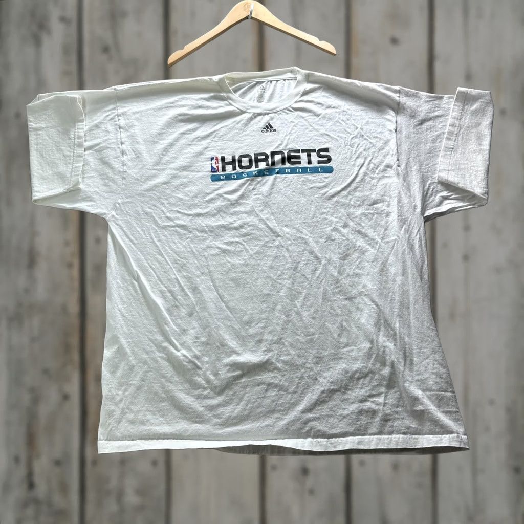 Adidas Adidas Mens XL White Hornets NBA Basketball Logo Graphic Tee Tagless Size US XL / EU 56 / 4 - 1 Thumbnail