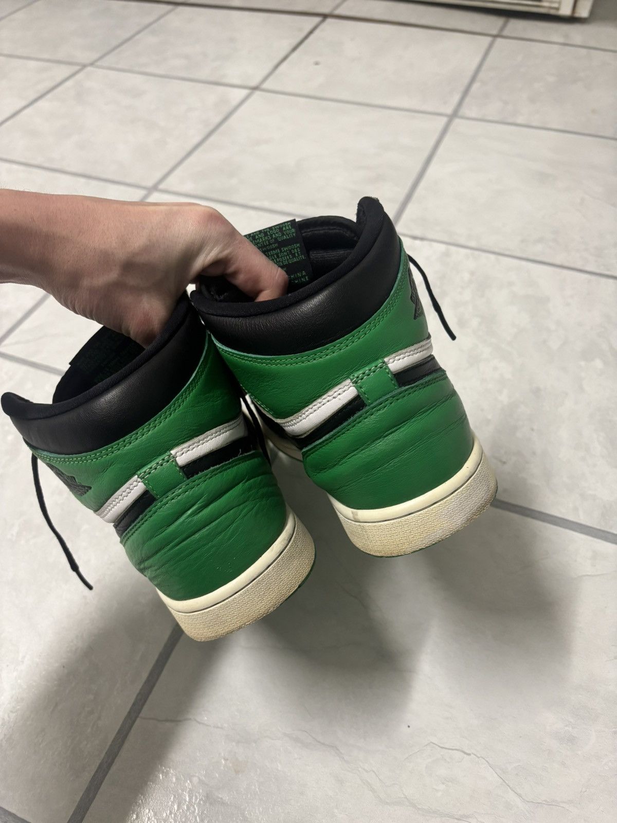Nike Jordan 1 retro high og “lucky green” Size US 9.5 / EU 42-43 - 5 Thumbnail